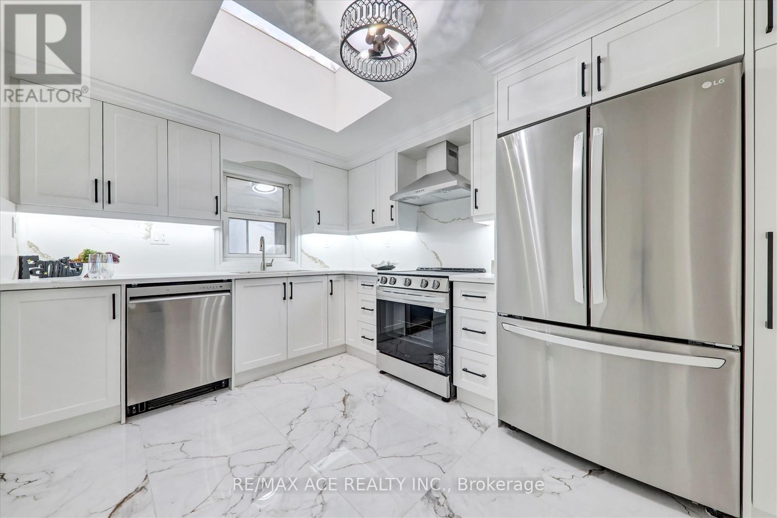 734 Brock Avenue, Toronto, Ontario  M6H 3P2 - Photo 15 - W12458437