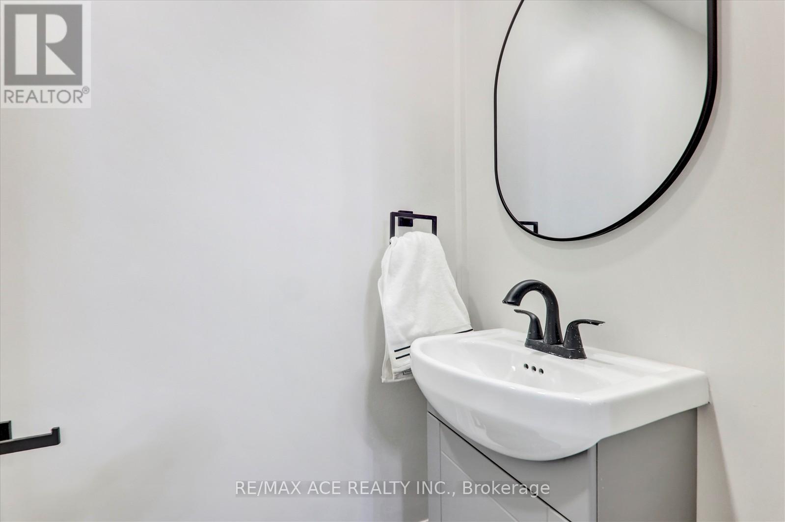 734 Brock Avenue, Toronto, Ontario  M6H 3P2 - Photo 17 - W12458437