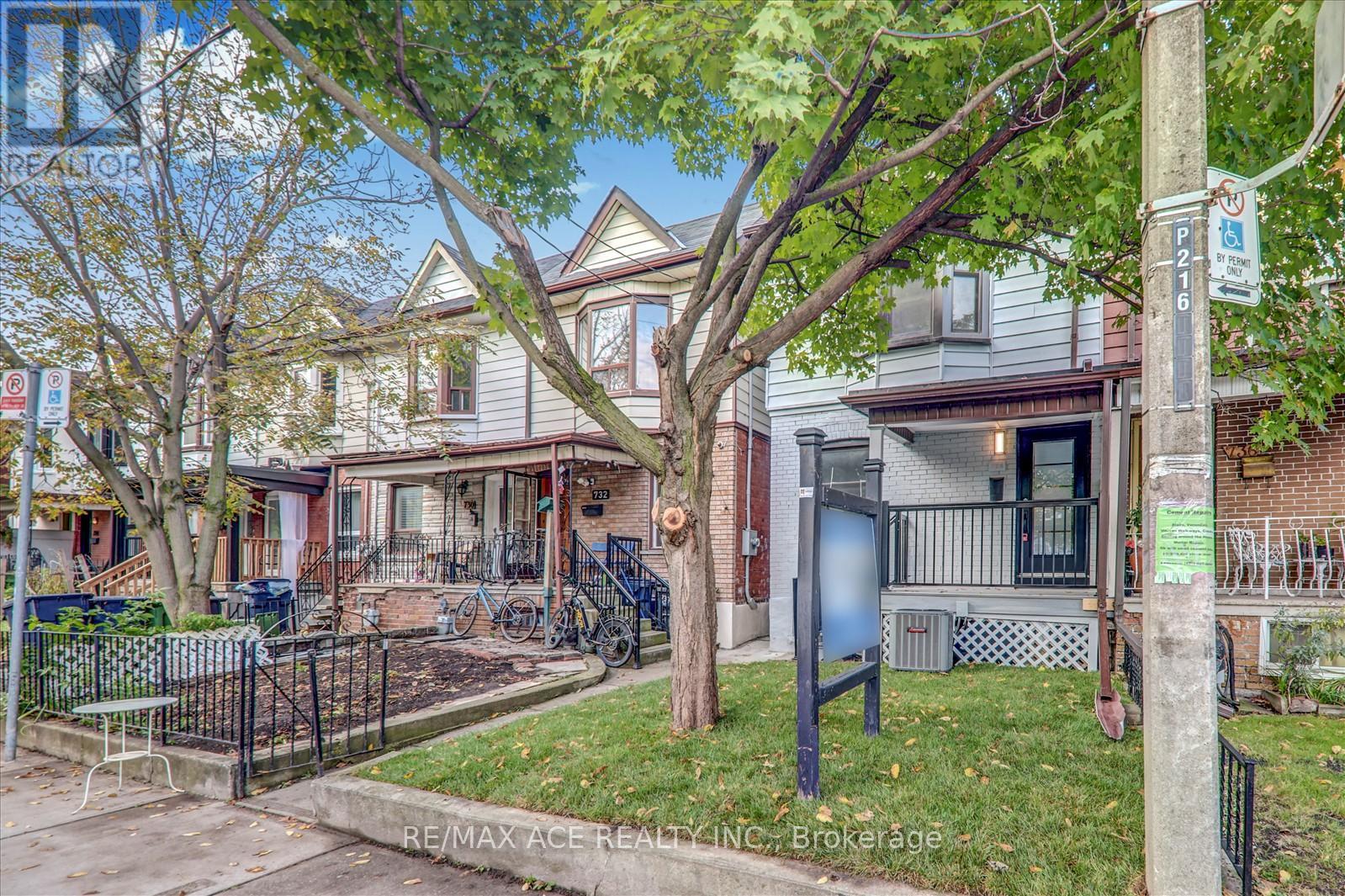734 Brock Avenue, Toronto, Ontario  M6H 3P2 - Photo 2 - W12458437