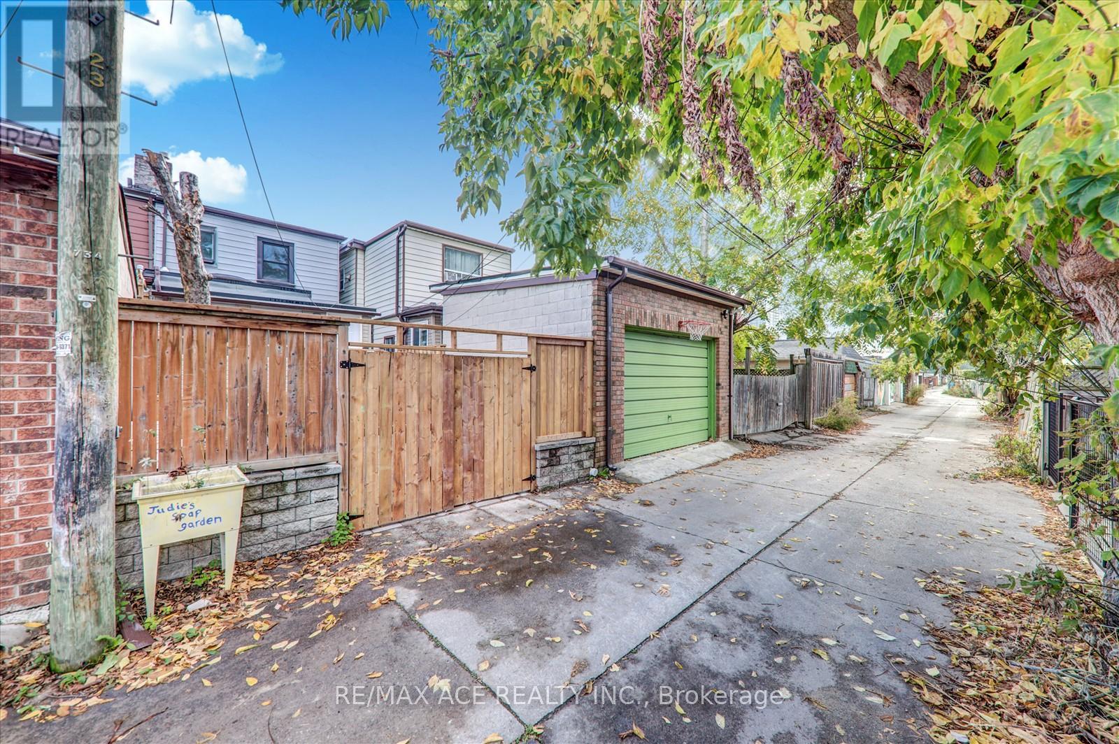 734 Brock Avenue, Toronto, Ontario  M6H 3P2 - Photo 35 - W12458437