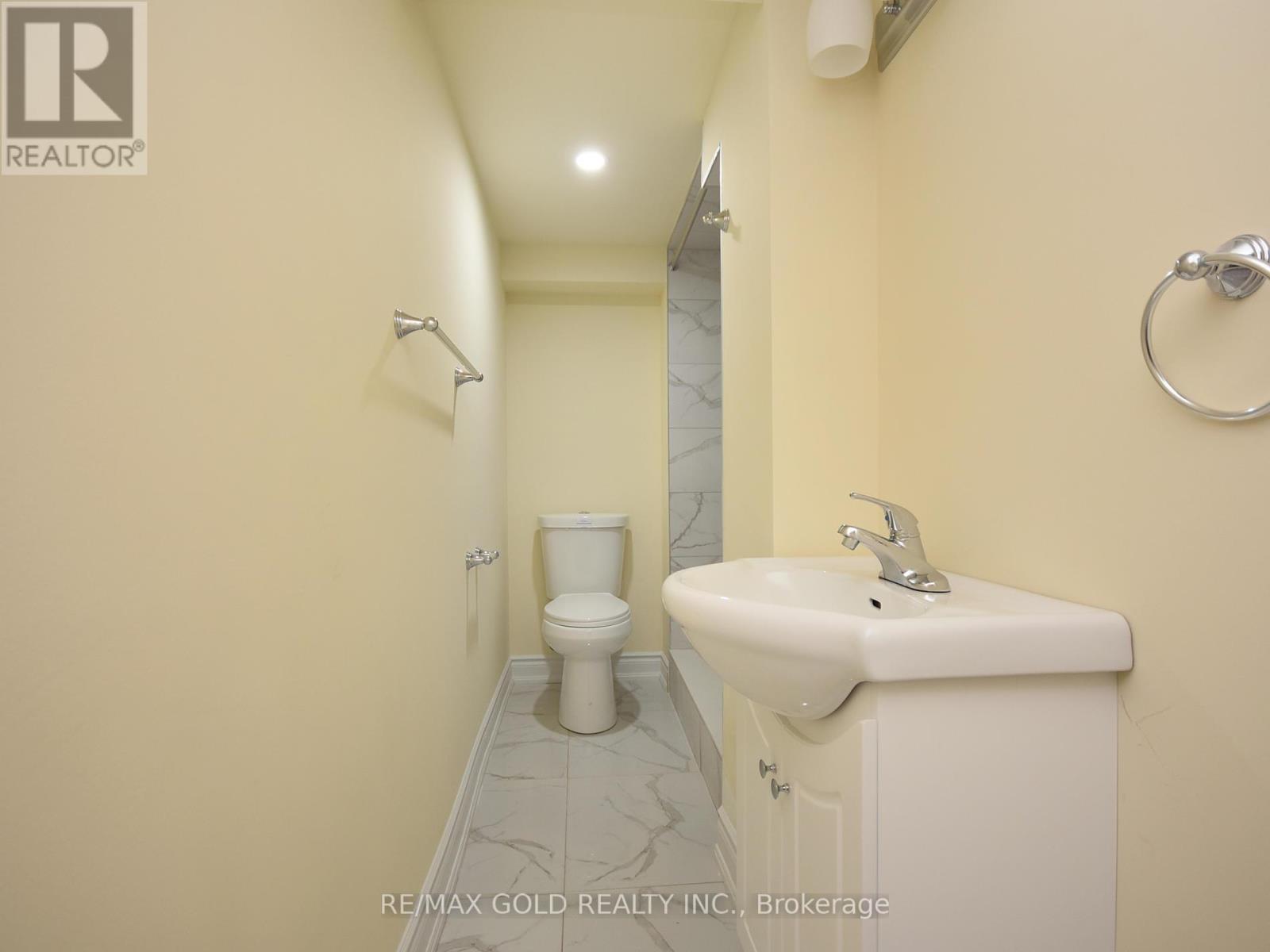 Lower - 110 Banbridge Crescent, Brampton, Ontario  L6X 5M2 - Photo 12 - W12458452