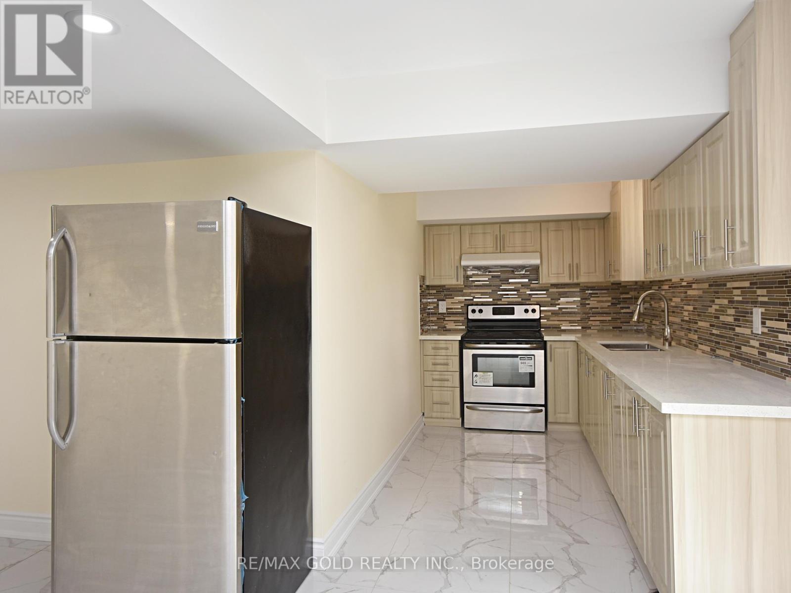 Lower - 110 Banbridge Crescent, Brampton, Ontario  L6X 5M2 - Photo 6 - W12458452