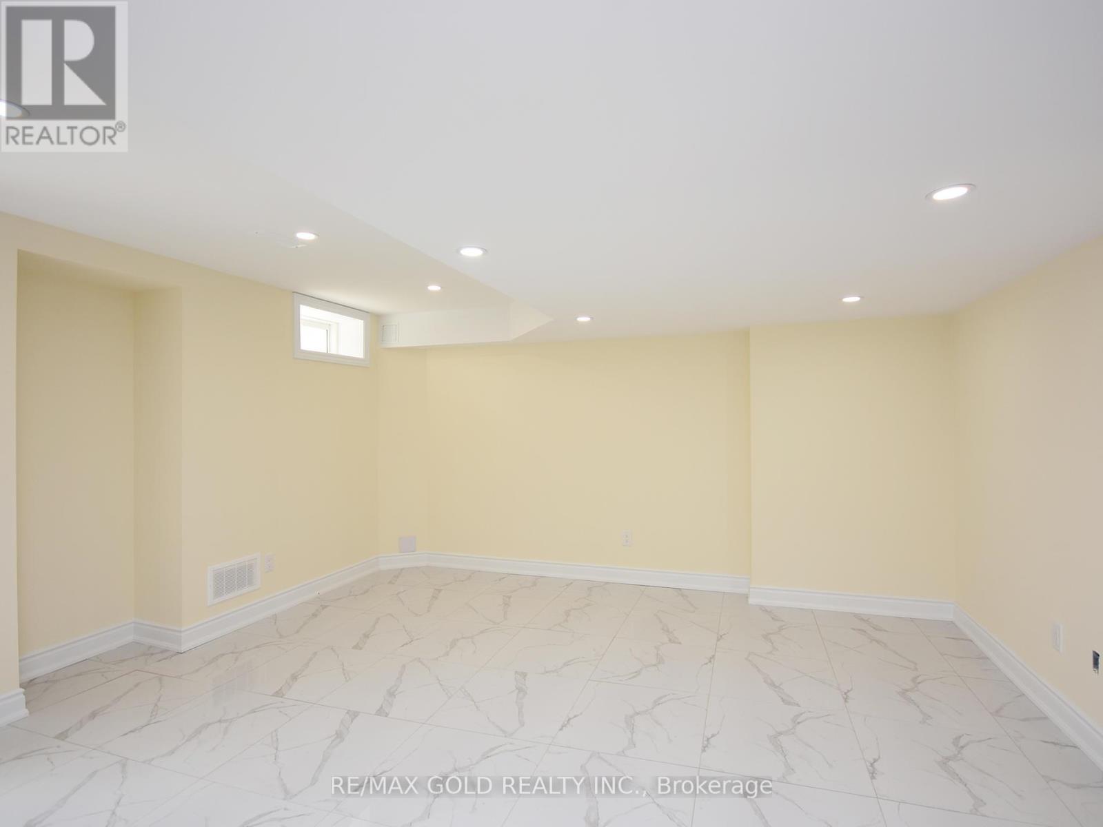 Lower - 110 Banbridge Crescent, Brampton, Ontario  L6X 5M2 - Photo 8 - W12458452