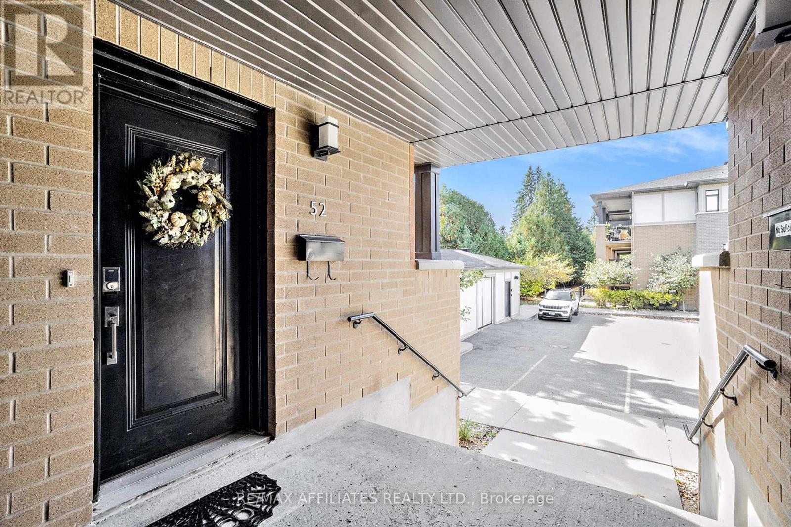 52 Bergeron Private, Ottawa, Ontario  K1C 0C2 - Photo 2 - X12458456