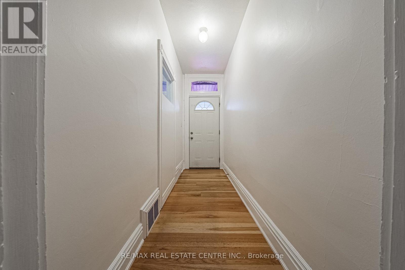 215 Mary Street, Hamilton, Ontario  L8L 4W2 - Photo 14 - X12458440