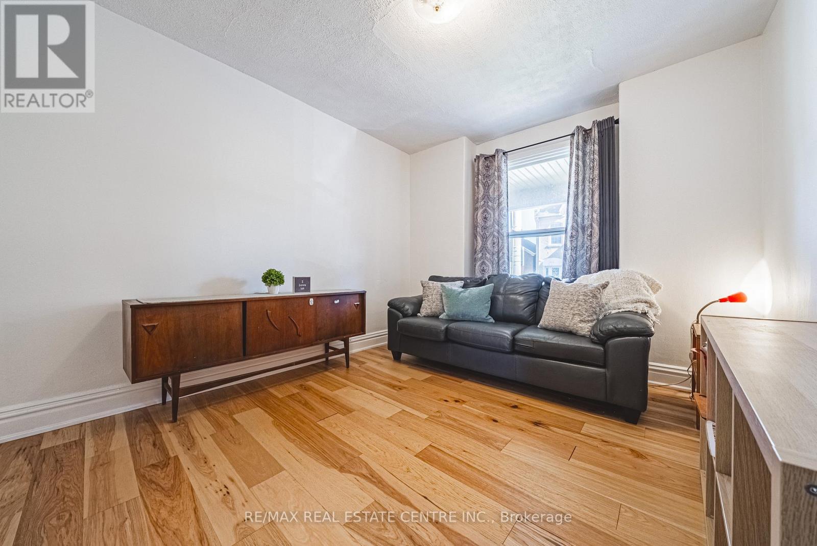 215 Mary Street, Hamilton, Ontario  L8L 4W2 - Photo 15 - X12458440