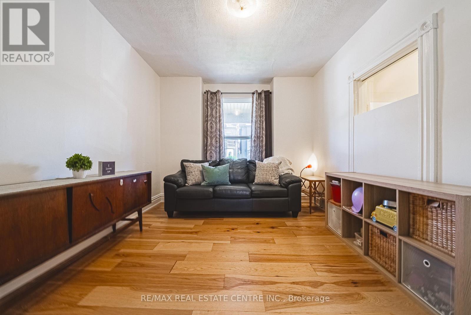 215 Mary Street, Hamilton, Ontario  L8L 4W2 - Photo 16 - X12458440