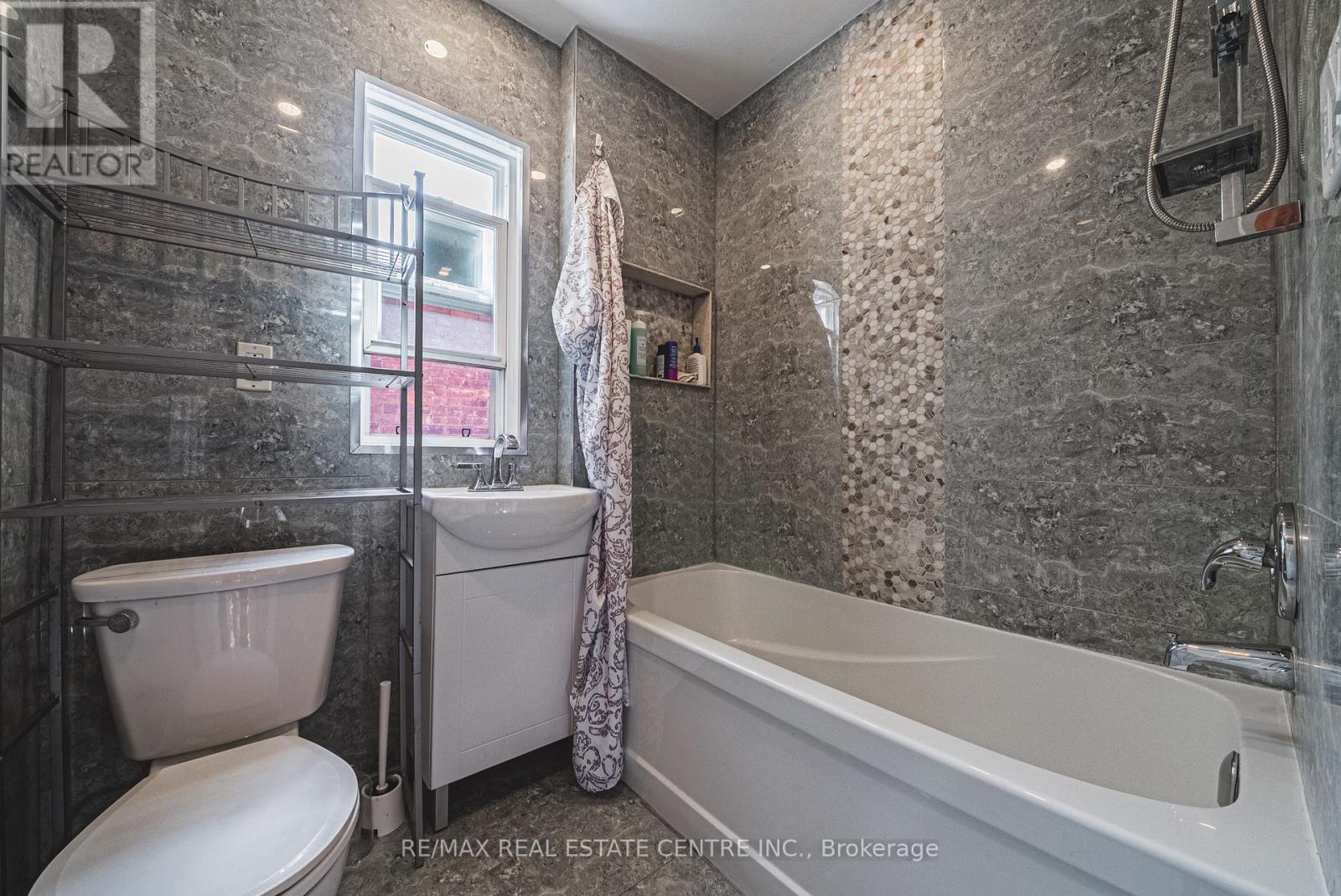 215 Mary Street, Hamilton, Ontario  L8L 4W2 - Photo 24 - X12458440