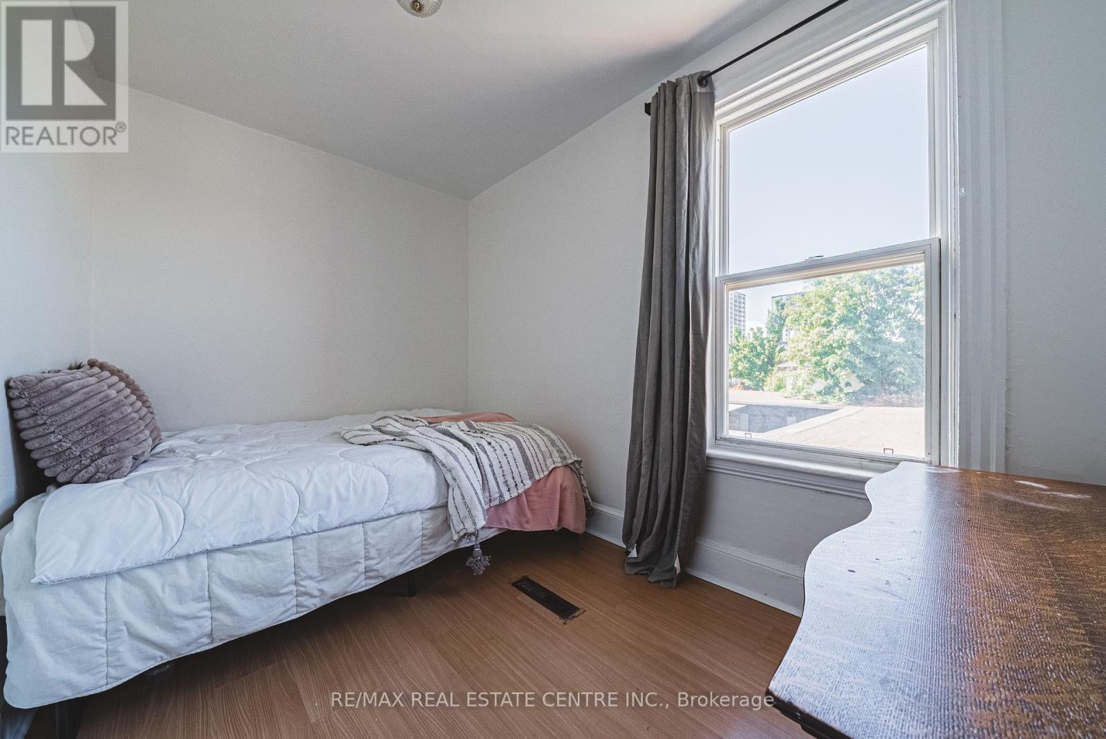 215 Mary Street, Hamilton, Ontario  L8L 4W2 - Photo 25 - X12458440