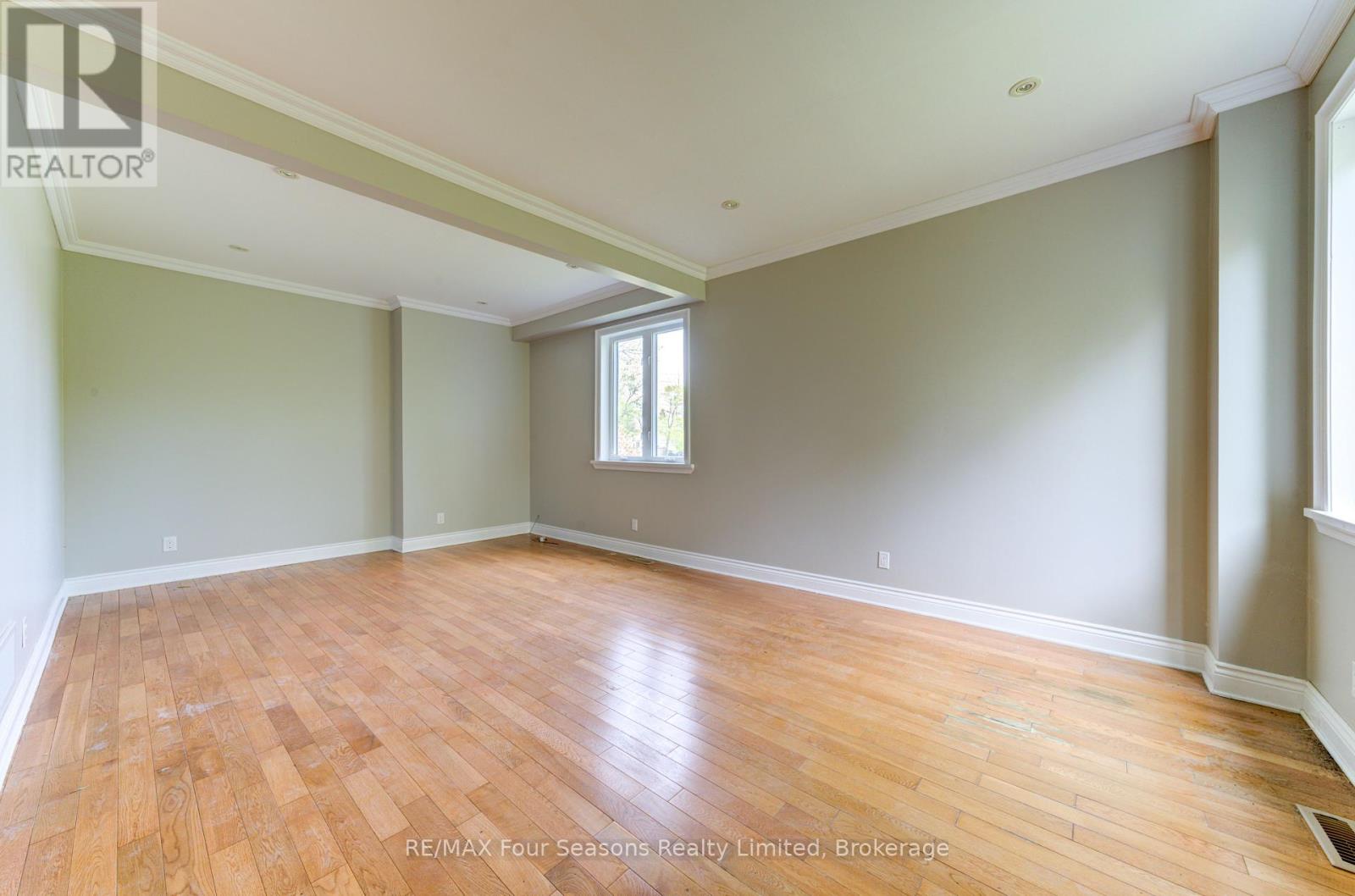 243 River Road E, Wasaga Beach, Ontario  L9Z 2L1 - Photo 15 - S12458468