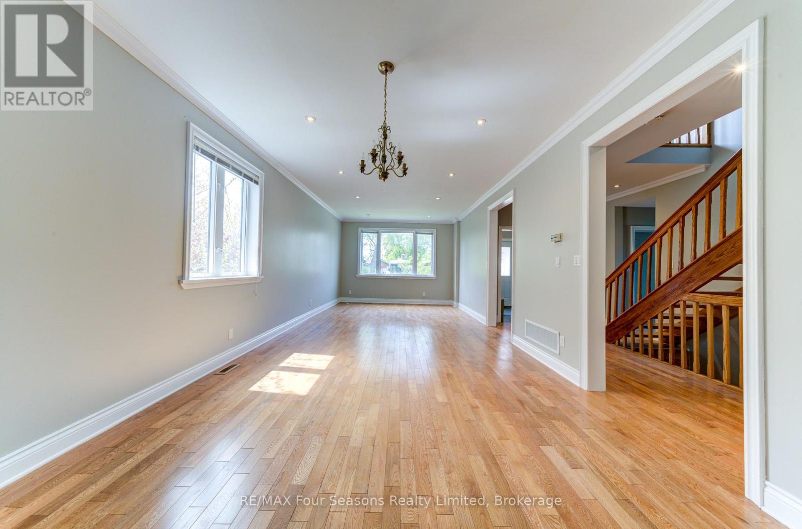 243 River Road E, Wasaga Beach, Ontario  L9Z 2L1 - Photo 8 - S12458468