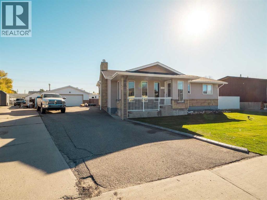 6023 51 Street, Taber, Alberta  T1G 1K5 - Photo 2 - A2263636