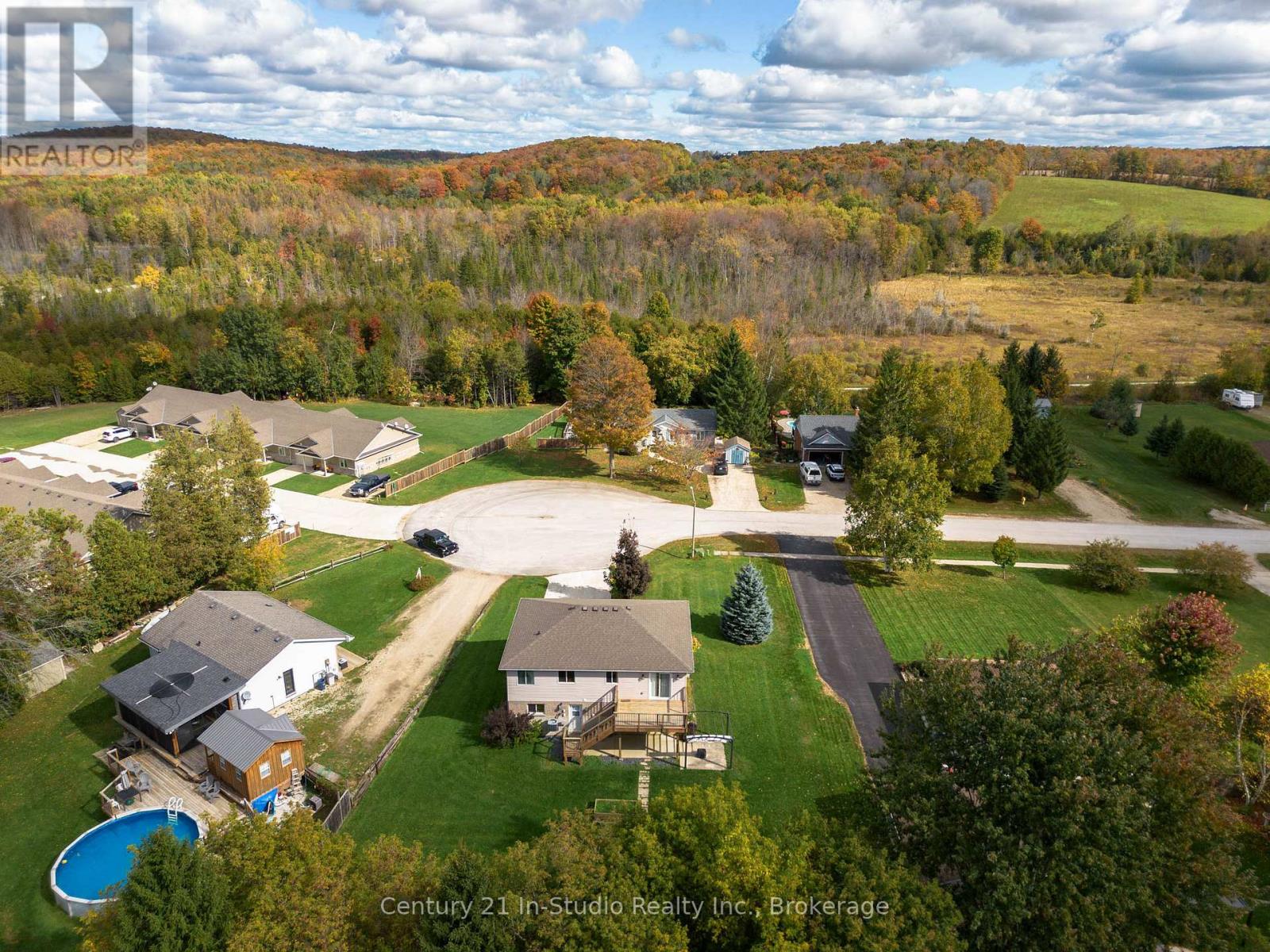 72 Jane Street, Chatsworth, Ontario  N0H 1G0 - Photo 6 - X12458466
