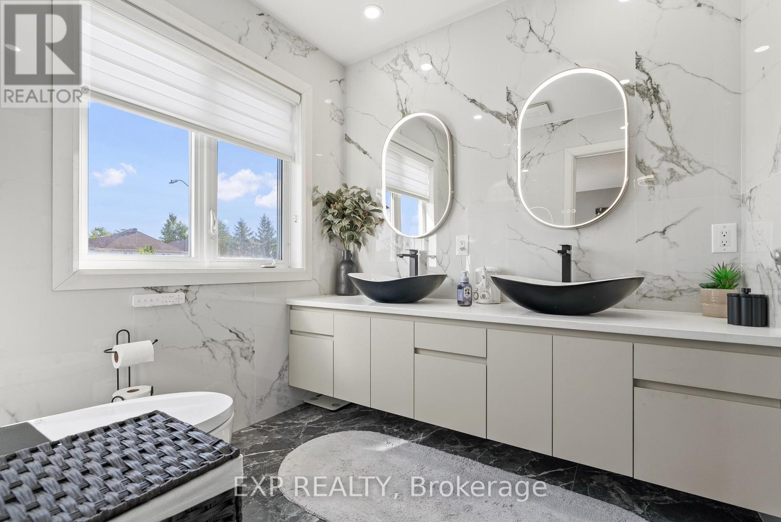 229 Duntroon Circle, Ottawa, Ontario  K1T 4C9 - Photo 18 - X12458190