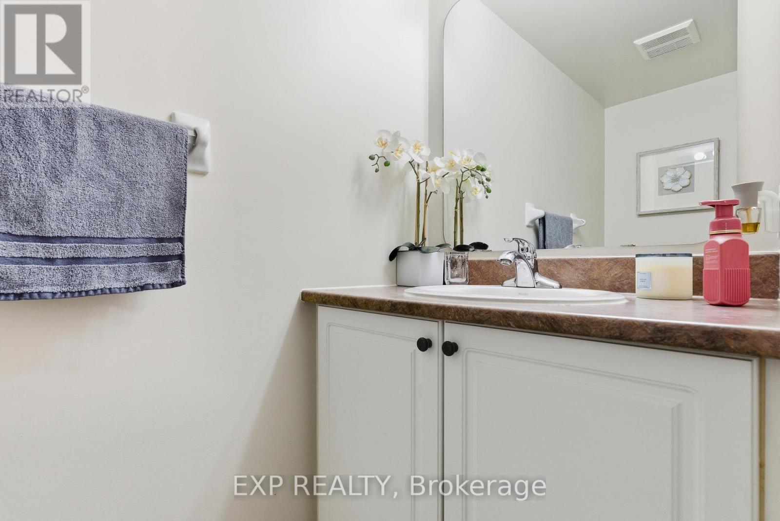 229 Duntroon Circle, Ottawa, Ontario  K1T 4C9 - Photo 5 - X12458190
