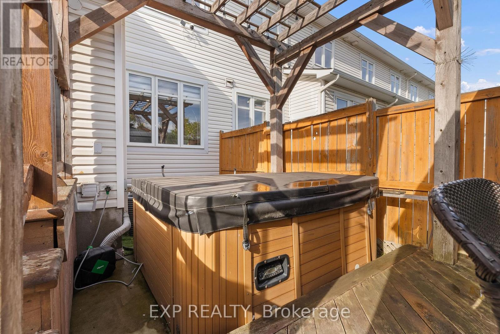 229 Duntroon Circle, Ottawa, Ontario  K1T 4C9 - Photo 34 - X12458190