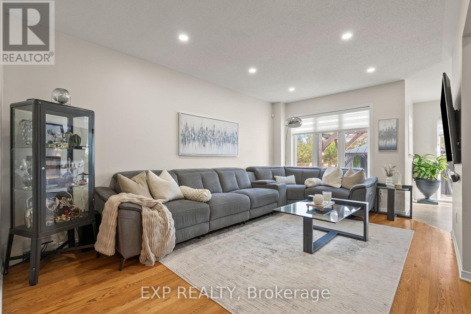 229 Duntroon Circle, Ottawa, Ontario  K1T 4C9 - Photo 8 - X12458190