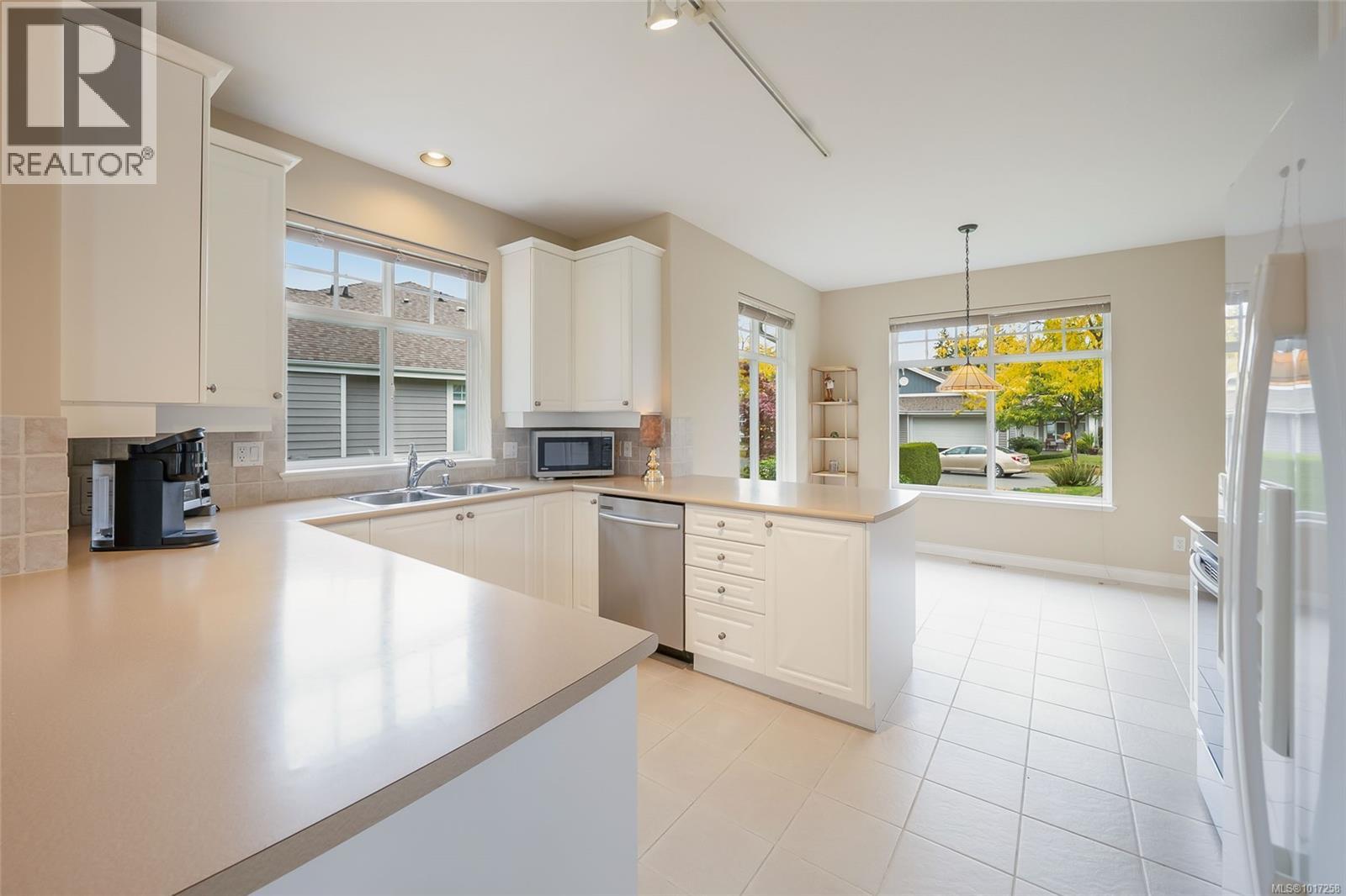 1358 Saturna Dr, Parksville, British Columbia  V9P 2X9 - Photo 4 - 1017258