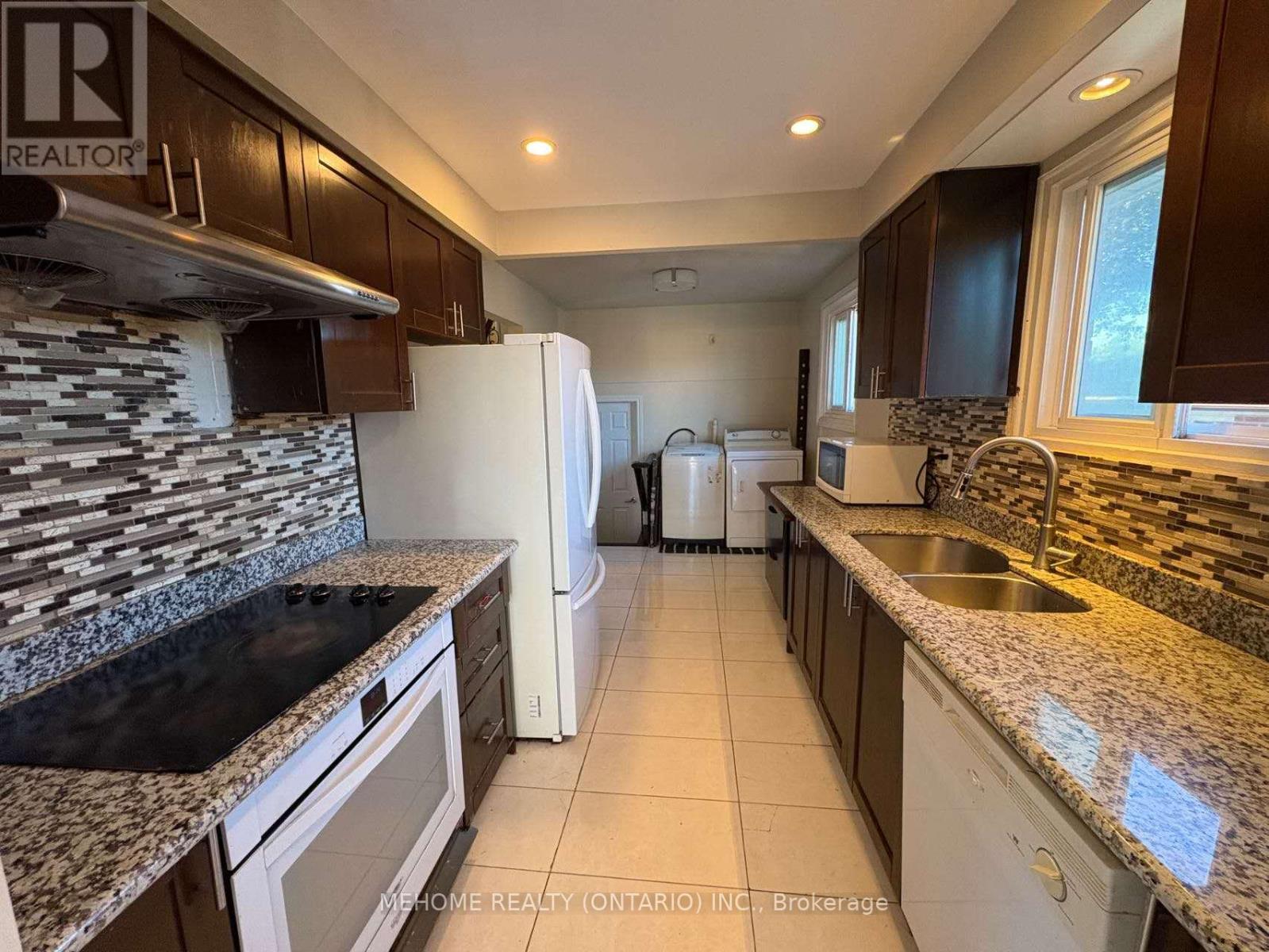 Upper Unit - 41 Clancy Drive, Toronto, Ontario  M2J 2V7 - Photo 3 - C12458487