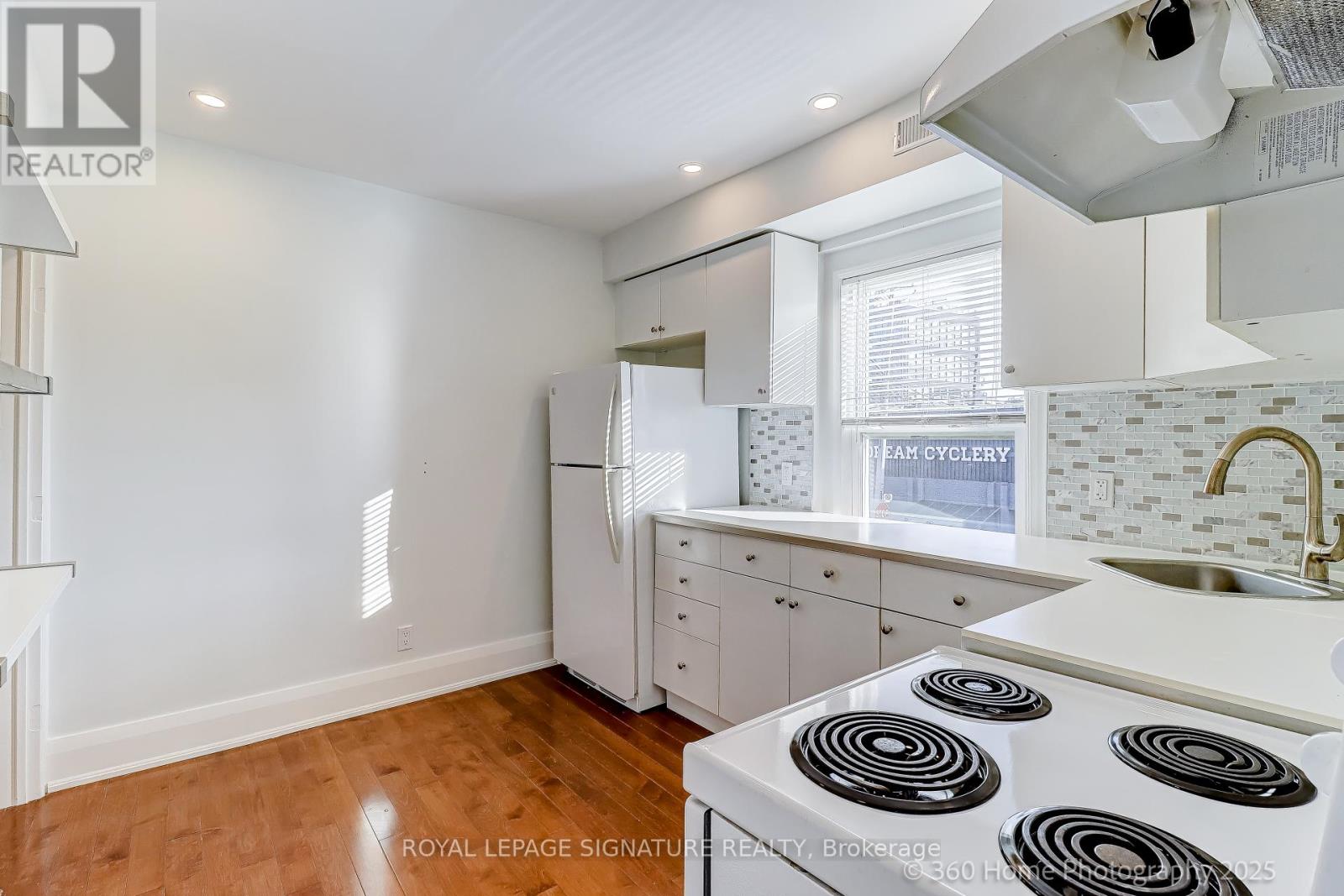 322 Silver Birch Avenue, Toronto, Ontario  M4E 3L5 - Photo 13 - E12458462