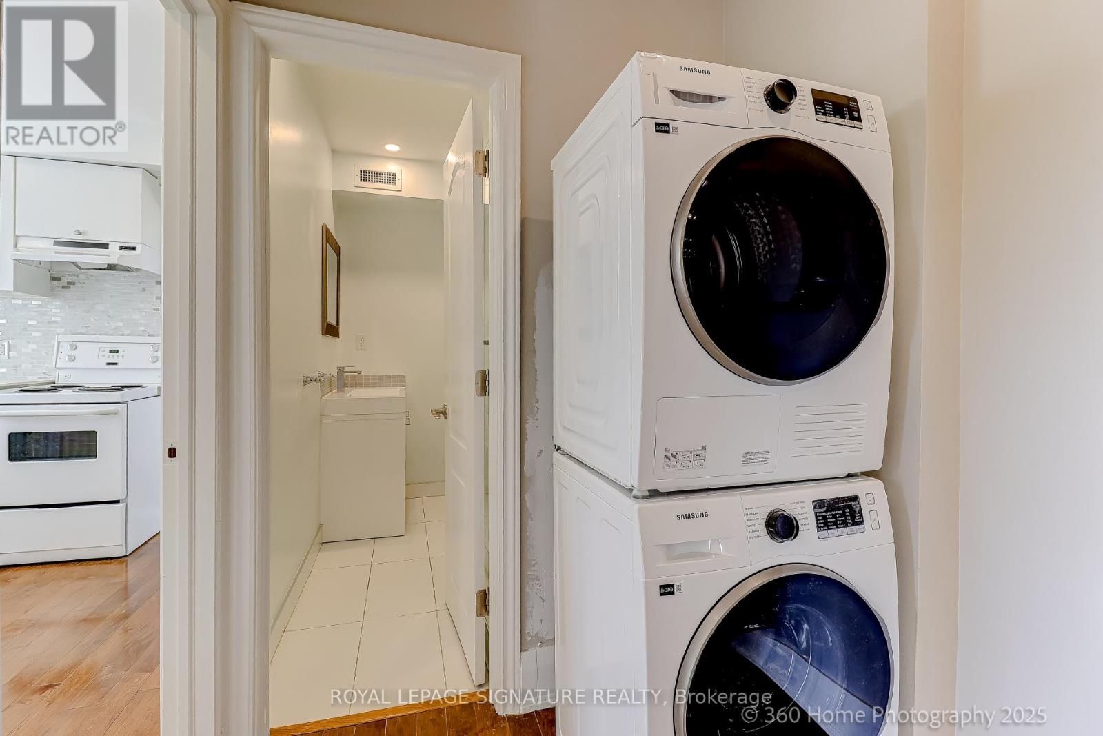 322 Silver Birch Avenue, Toronto, Ontario  M4E 3L5 - Photo 17 - E12458462