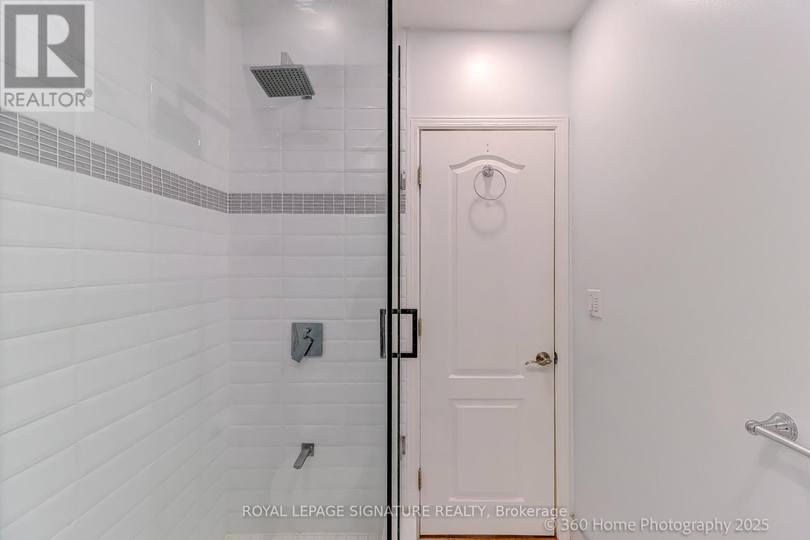 322 Silver Birch Avenue, Toronto, Ontario  M4E 3L5 - Photo 21 - E12458462