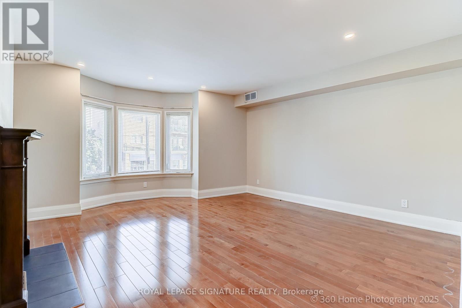 322 Silver Birch Avenue, Toronto, Ontario  M4E 3L5 - Photo 9 - E12458462