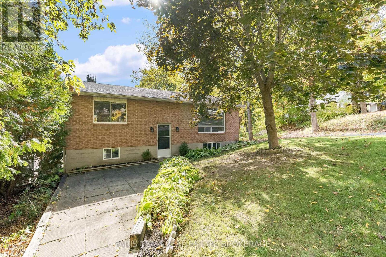 427 Ann Street, Tay, Ontario  L0K 1R0 - Photo 2 - S12428076