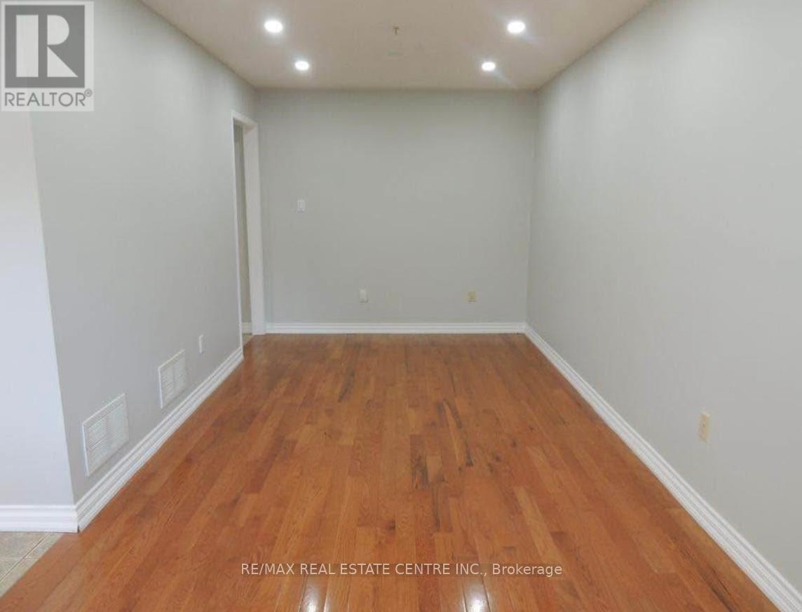Upper - 3935 Stoneham Way, Mississauga, Ontario  L5N 6Y6 - Photo 7 - W12446080