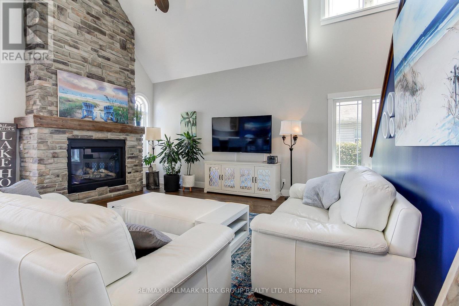 303 Lake Dr East Drive, Georgina, Ontario  L0E 1S0 - Photo 11 - N12458473