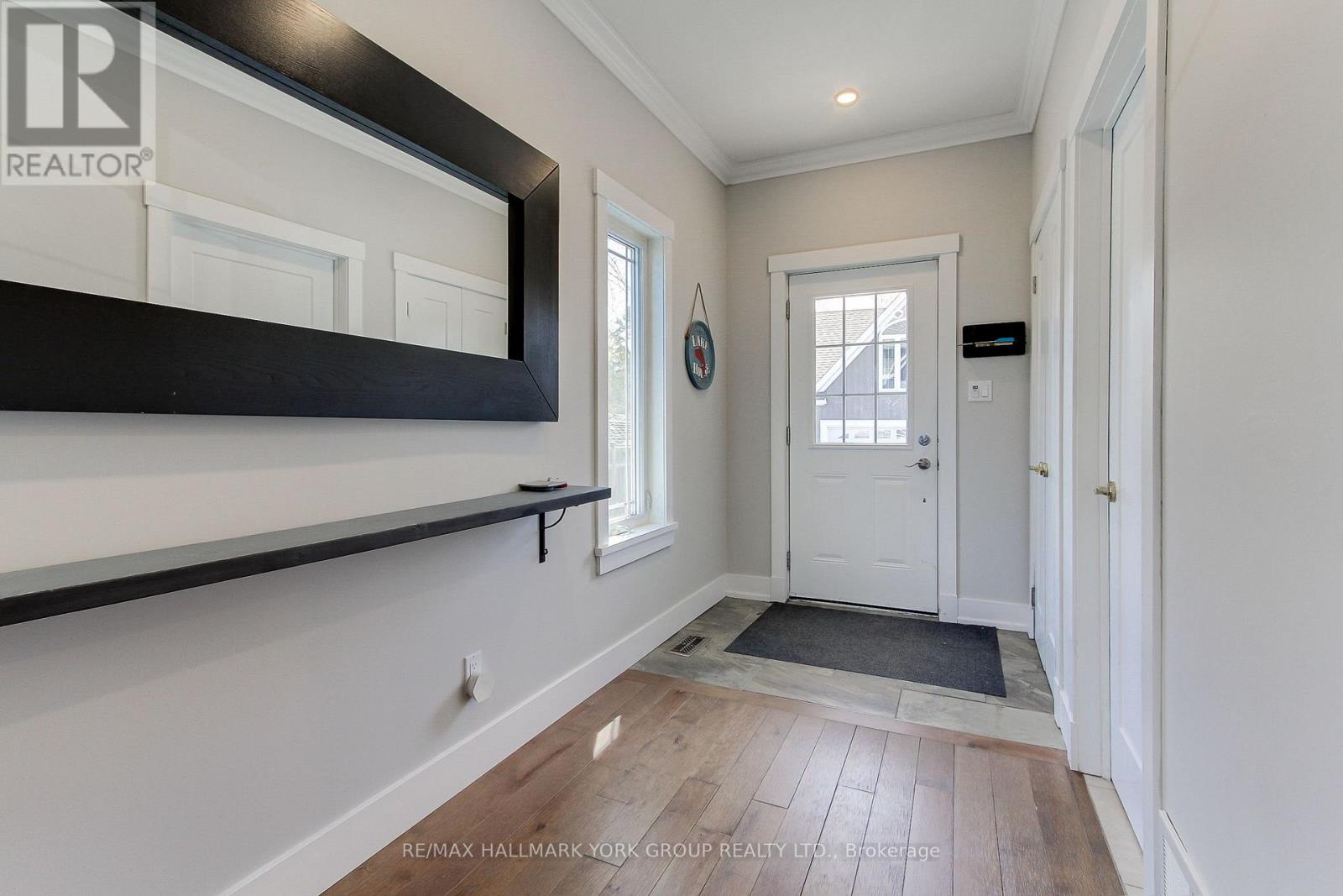 303 Lake Dr East Drive, Georgina, Ontario  L0E 1S0 - Photo 5 - N12458473