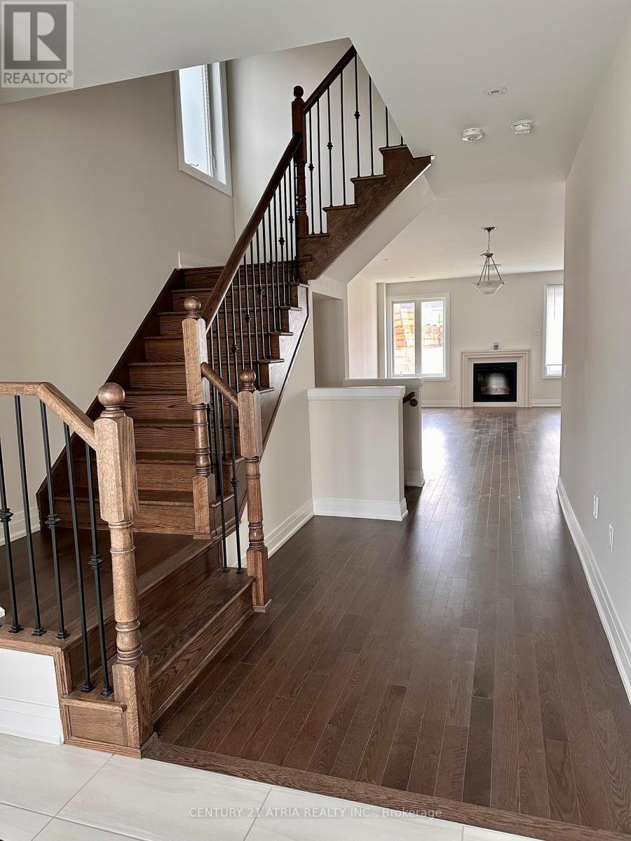 116 Ben Sinclair Avenue, East Gwillimbury, Ontario  L9N 0S2 - Photo 2 - N12458475