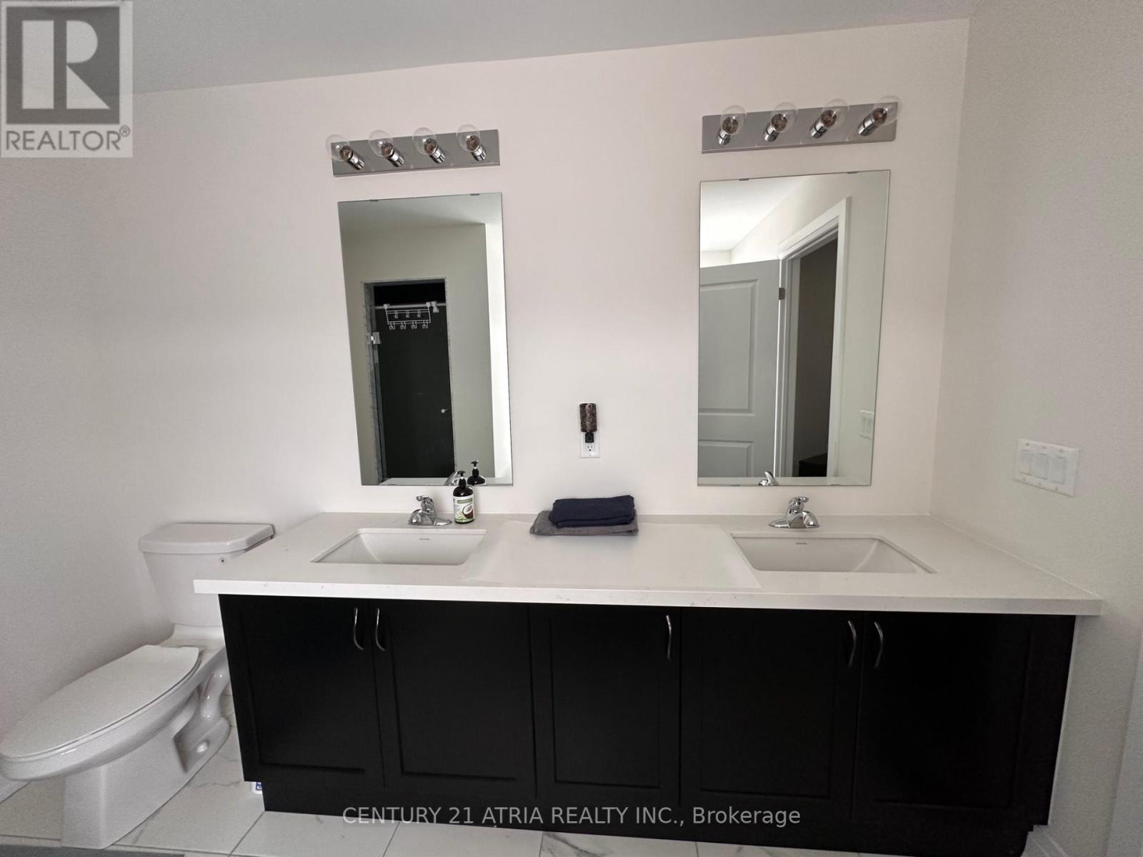 116 Ben Sinclair Avenue, East Gwillimbury, Ontario  L9N 0S2 - Photo 3 - N12458475