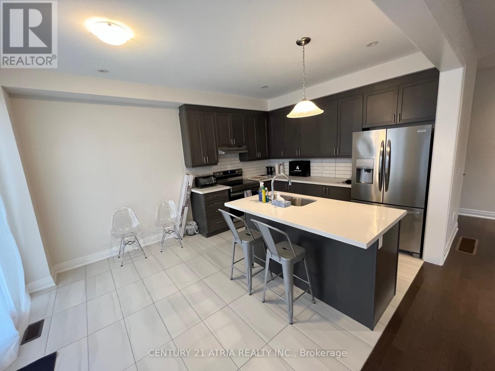 116 Ben Sinclair Avenue, East Gwillimbury, Ontario  L9N 0S2 - Photo 4 - N12458475