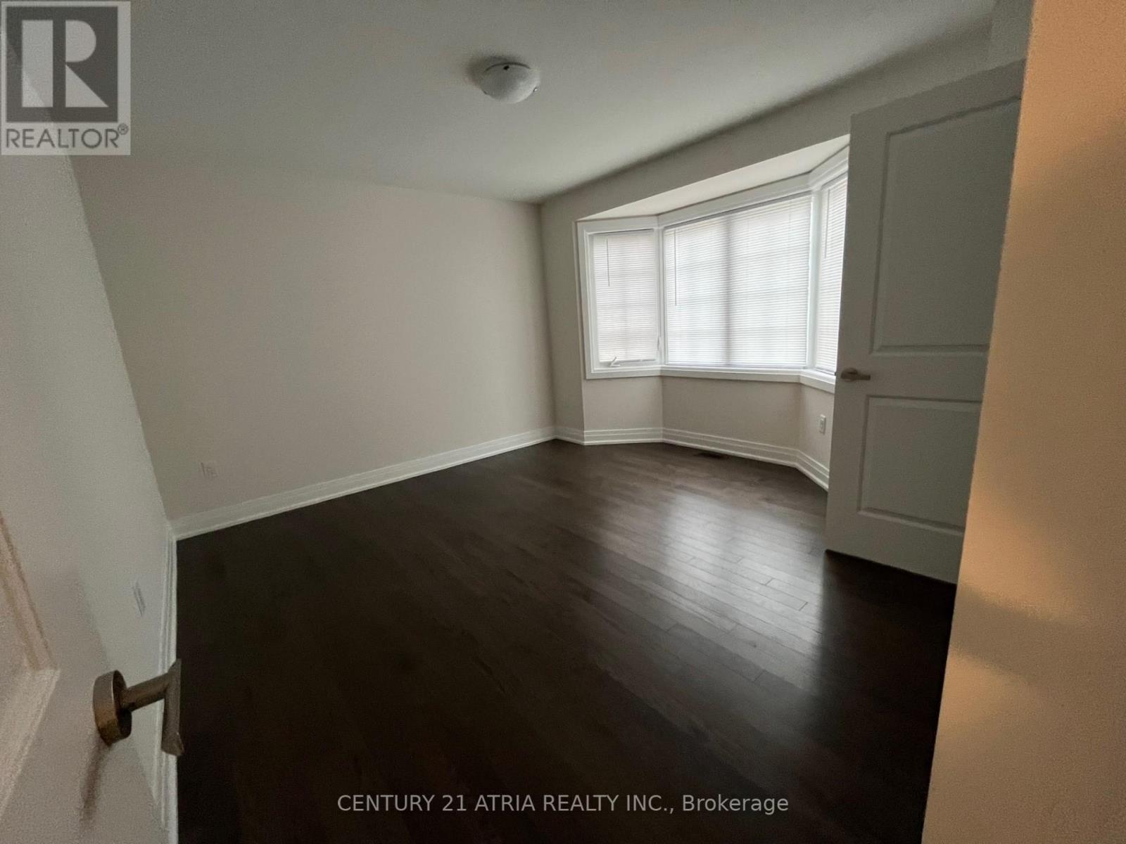 116 Ben Sinclair Avenue, East Gwillimbury, Ontario  L9N 0S2 - Photo 6 - N12458475