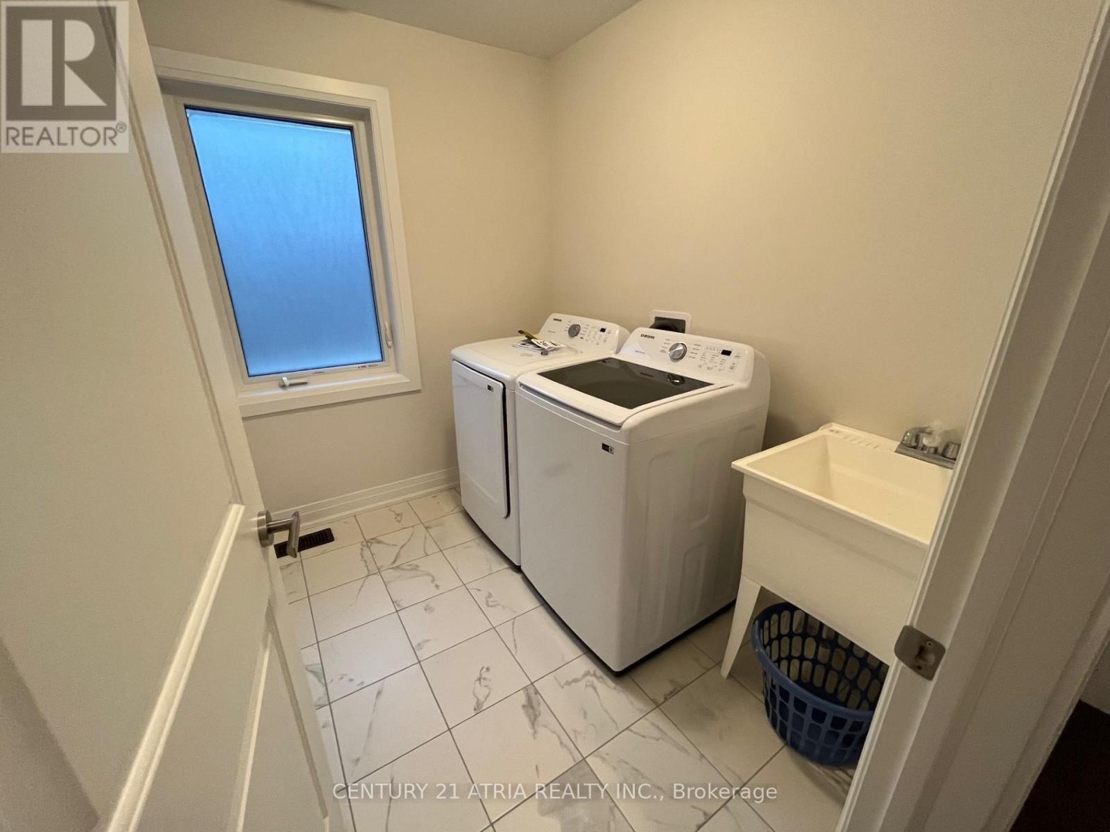 116 Ben Sinclair Avenue, East Gwillimbury, Ontario  L9N 0S2 - Photo 7 - N12458475