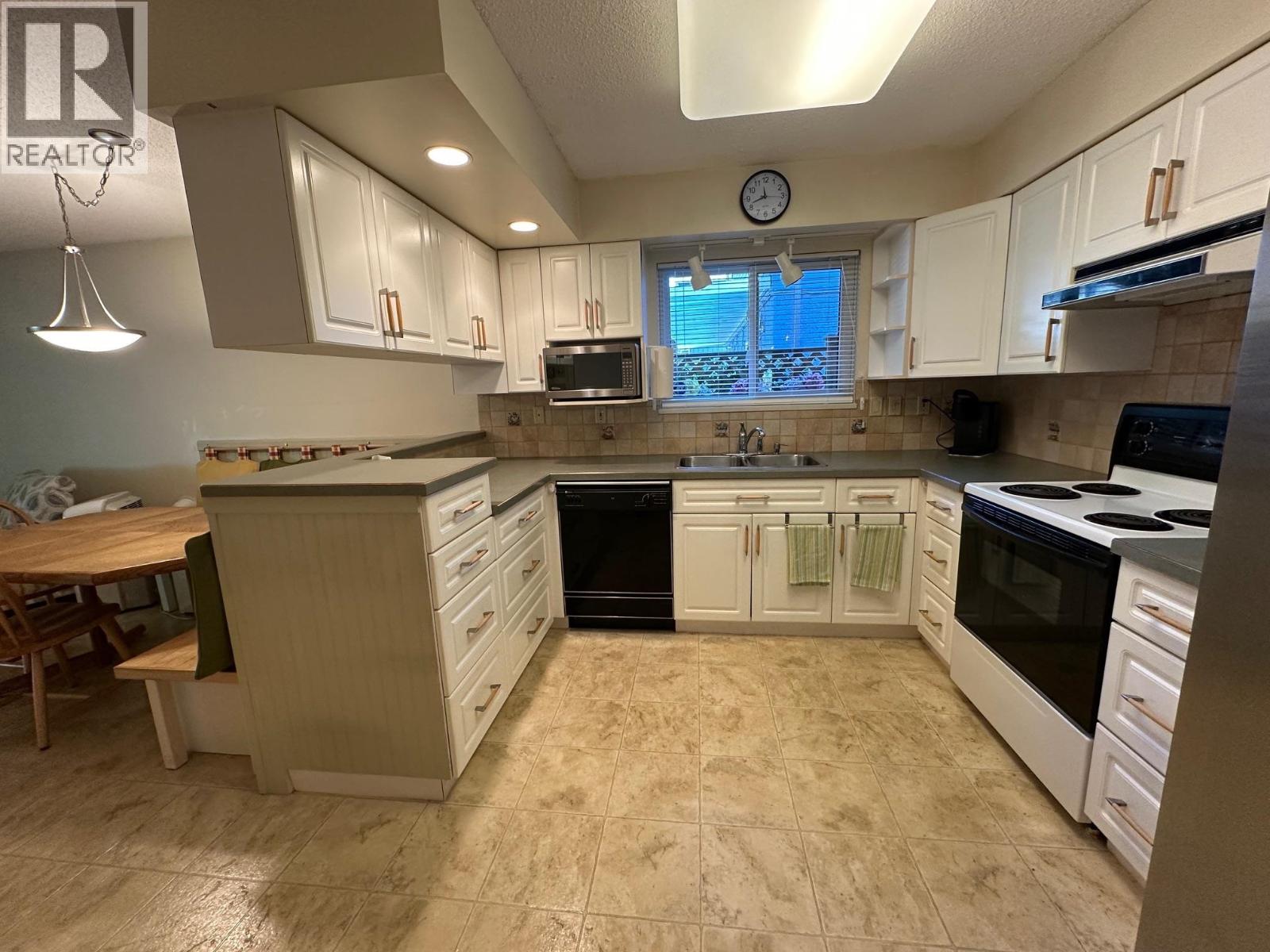 9360 Parksville Drive, Richmond, British Columbia  V7E 4N9 - Photo 4 - R3051101