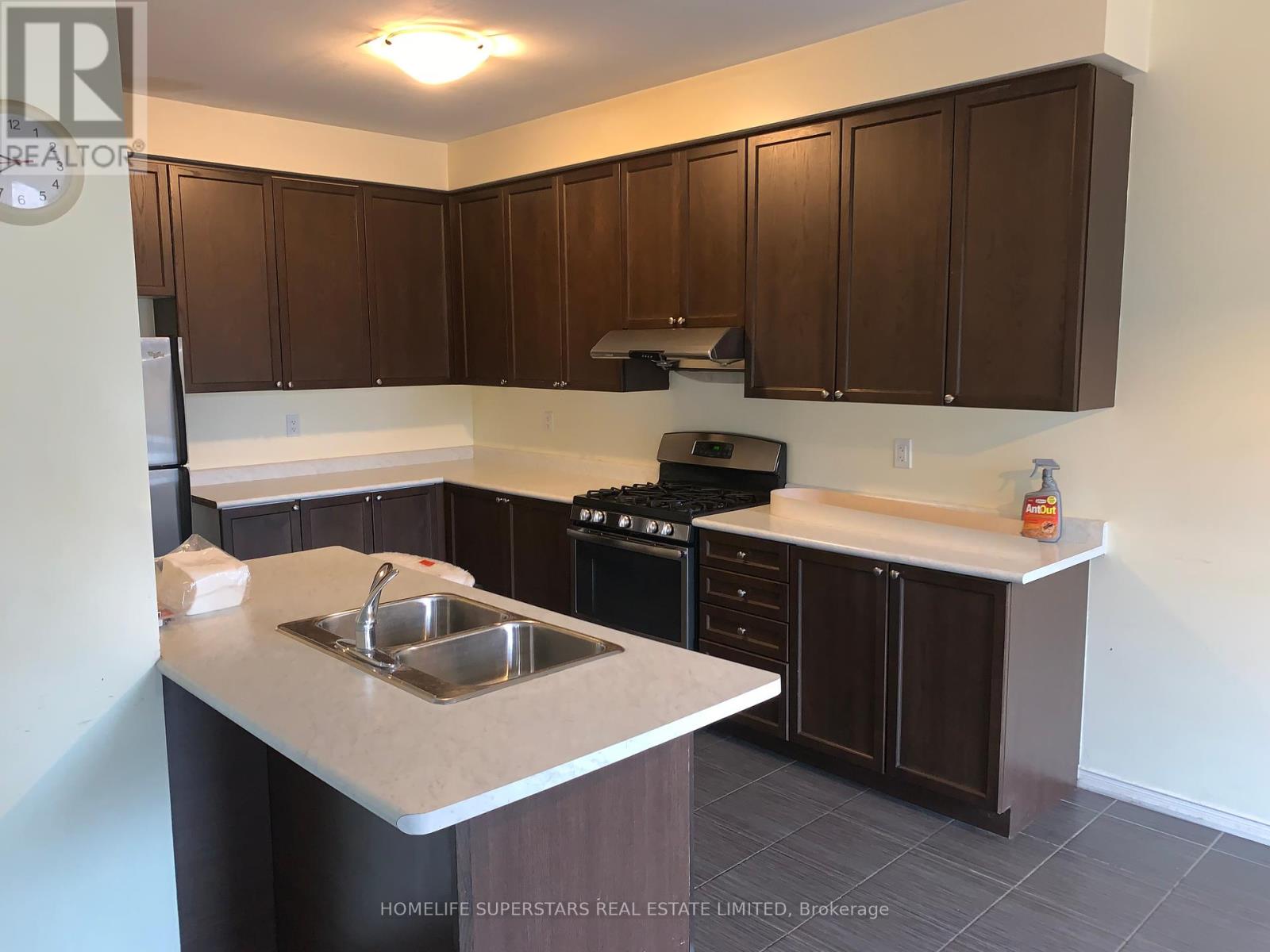 Upper - 72 Loftsmoor Drive, Brampton, Ontario  L6R 3R2 - Photo 6 - W12458455