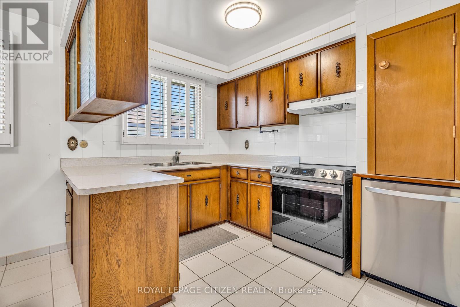 155 Milady Road, Toronto, Ontario  M9L 2J1 - Photo 5 - W12458459