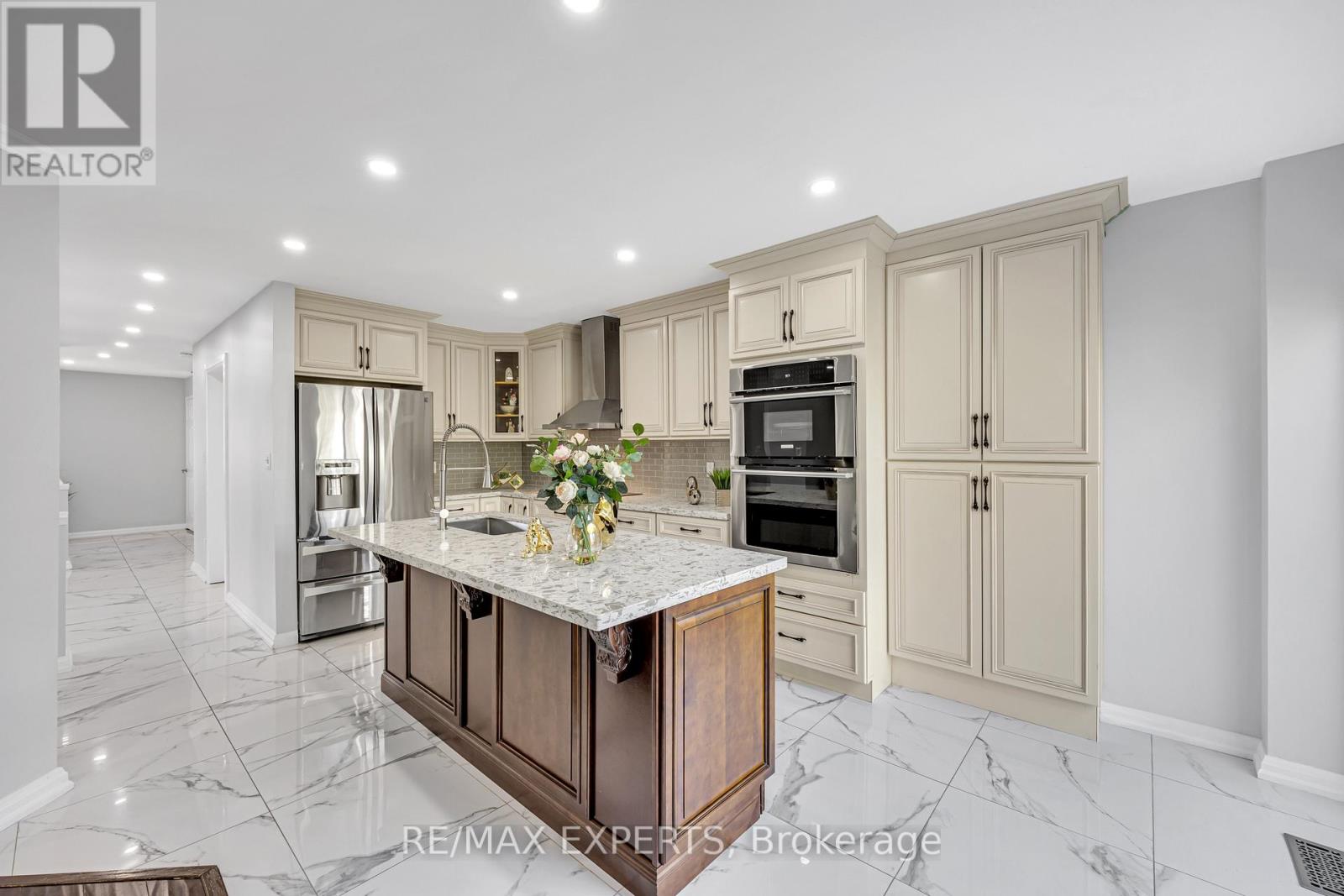 1103 Blueheron Boulevard, Mississauga, Ontario  L5V 2J7 - Photo 14 - W12458464