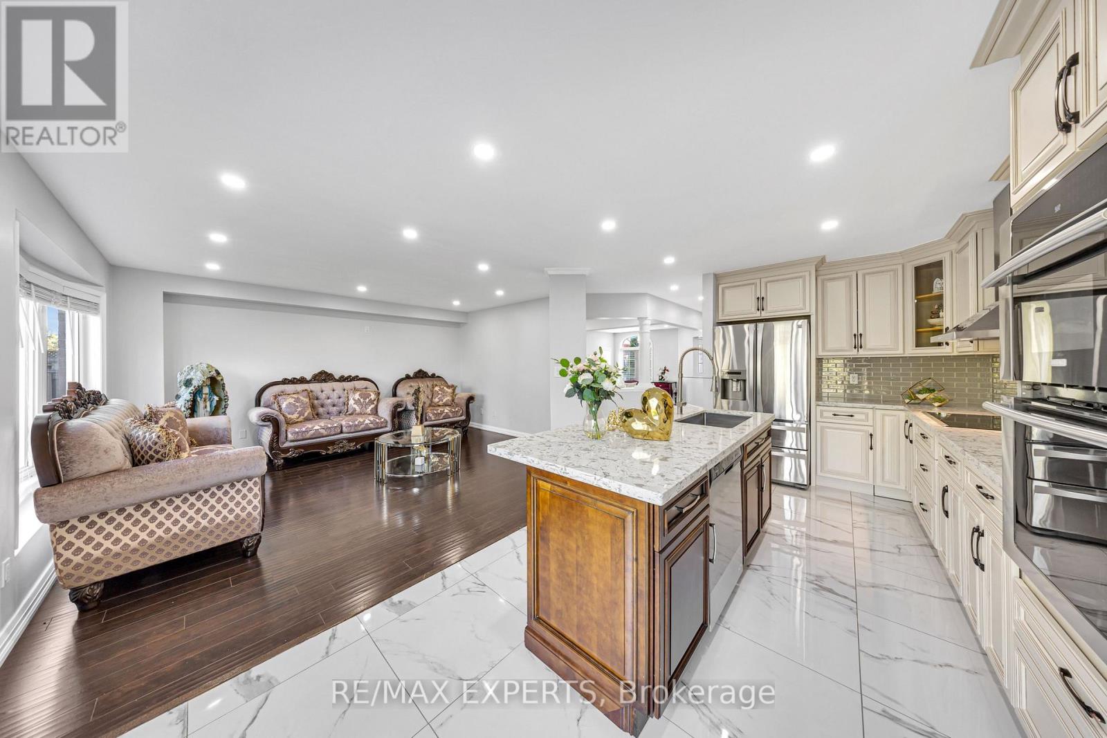 1103 Blueheron Boulevard, Mississauga, Ontario  L5V 2J7 - Photo 16 - W12458464