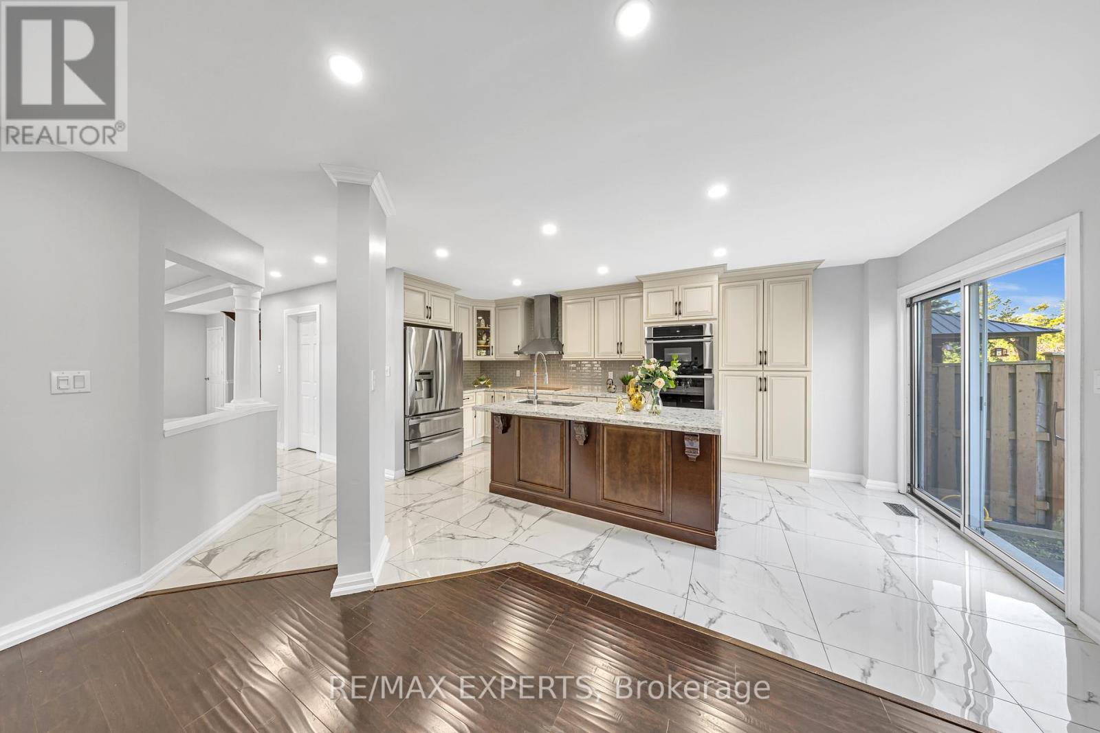 1103 Blueheron Boulevard, Mississauga, Ontario  L5V 2J7 - Photo 19 - W12458464