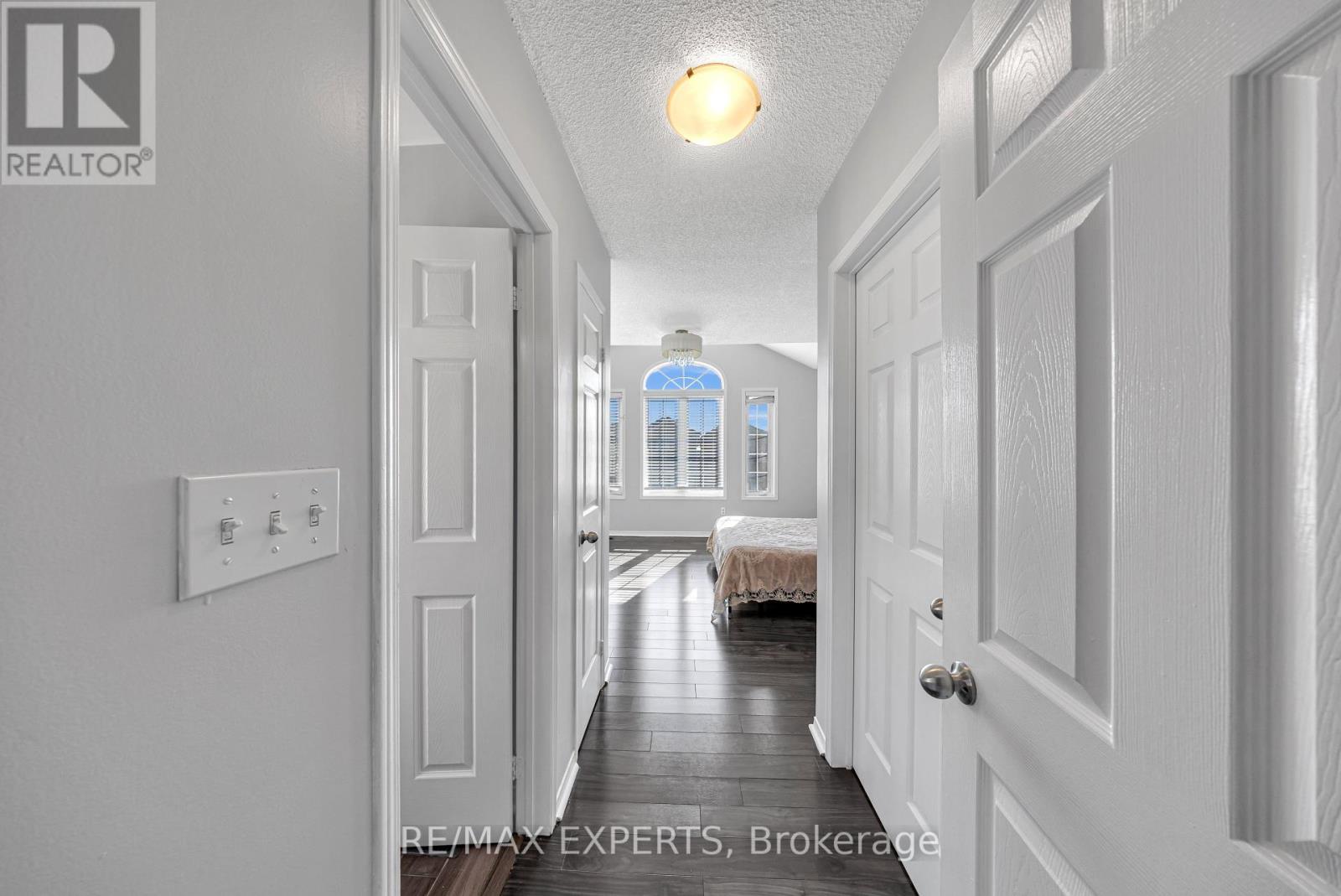 1103 Blueheron Boulevard, Mississauga, Ontario  L5V 2J7 - Photo 22 - W12458464