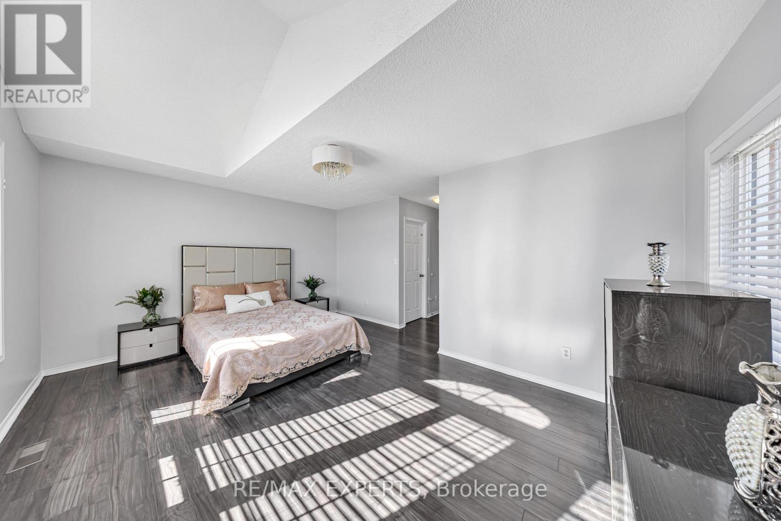 1103 Blueheron Boulevard, Mississauga, Ontario  L5V 2J7 - Photo 26 - W12458464