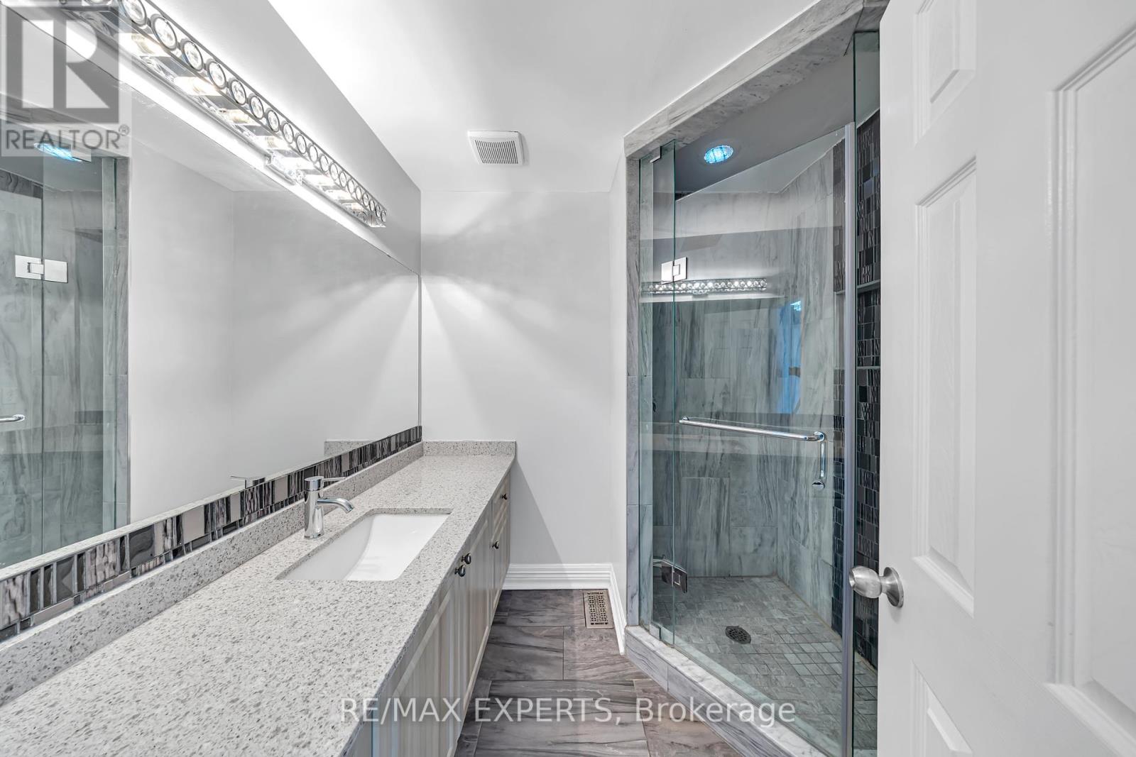 1103 Blueheron Boulevard, Mississauga, Ontario  L5V 2J7 - Photo 27 - W12458464