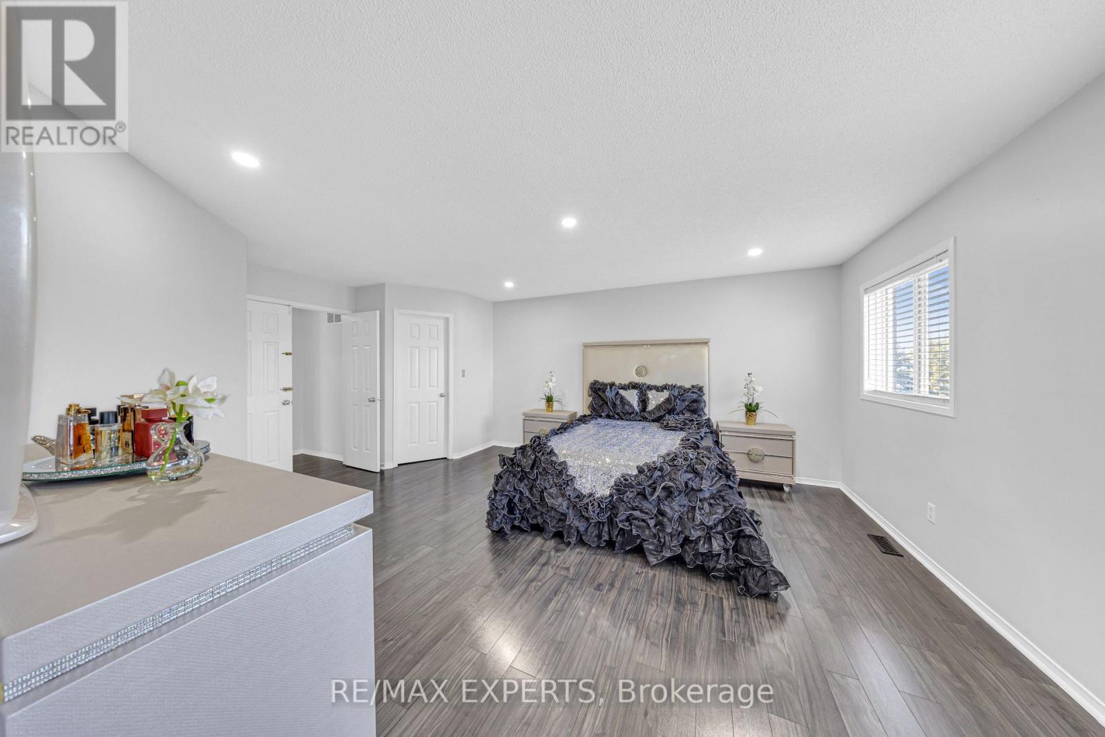 1103 Blueheron Boulevard, Mississauga, Ontario  L5V 2J7 - Photo 29 - W12458464