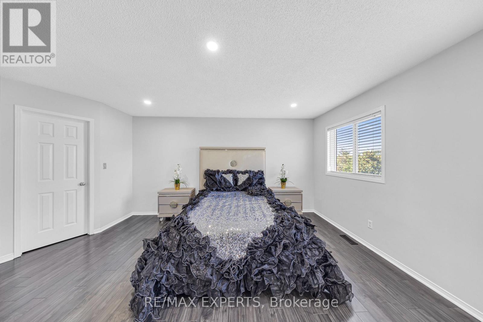 1103 Blueheron Boulevard, Mississauga, Ontario  L5V 2J7 - Photo 30 - W12458464