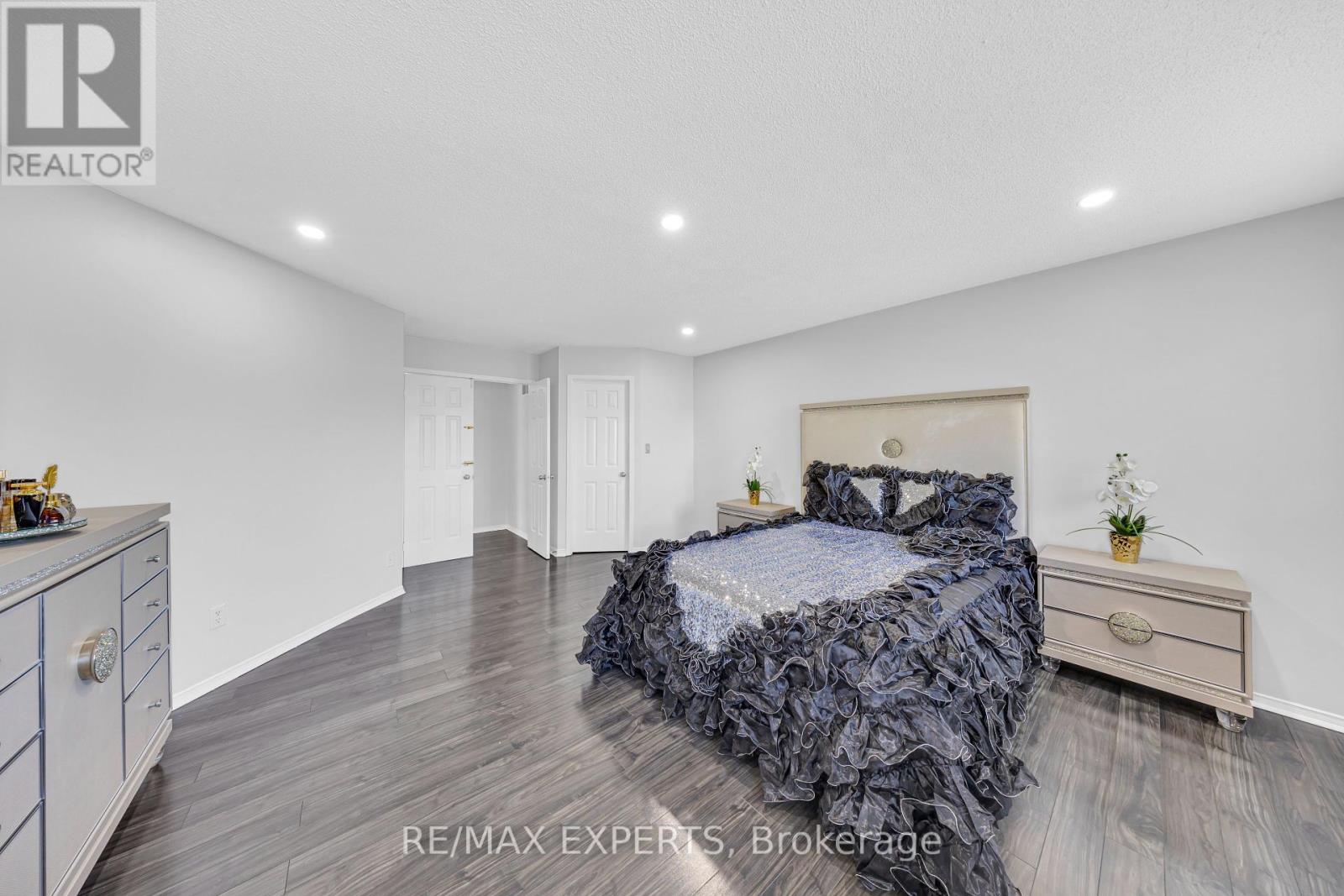 1103 Blueheron Boulevard, Mississauga, Ontario  L5V 2J7 - Photo 33 - W12458464
