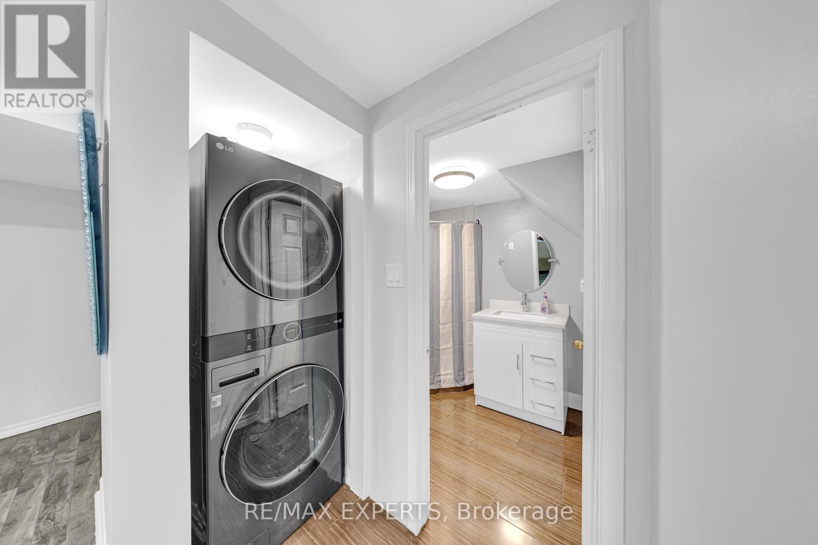 1103 Blueheron Boulevard, Mississauga, Ontario  L5V 2J7 - Photo 37 - W12458464