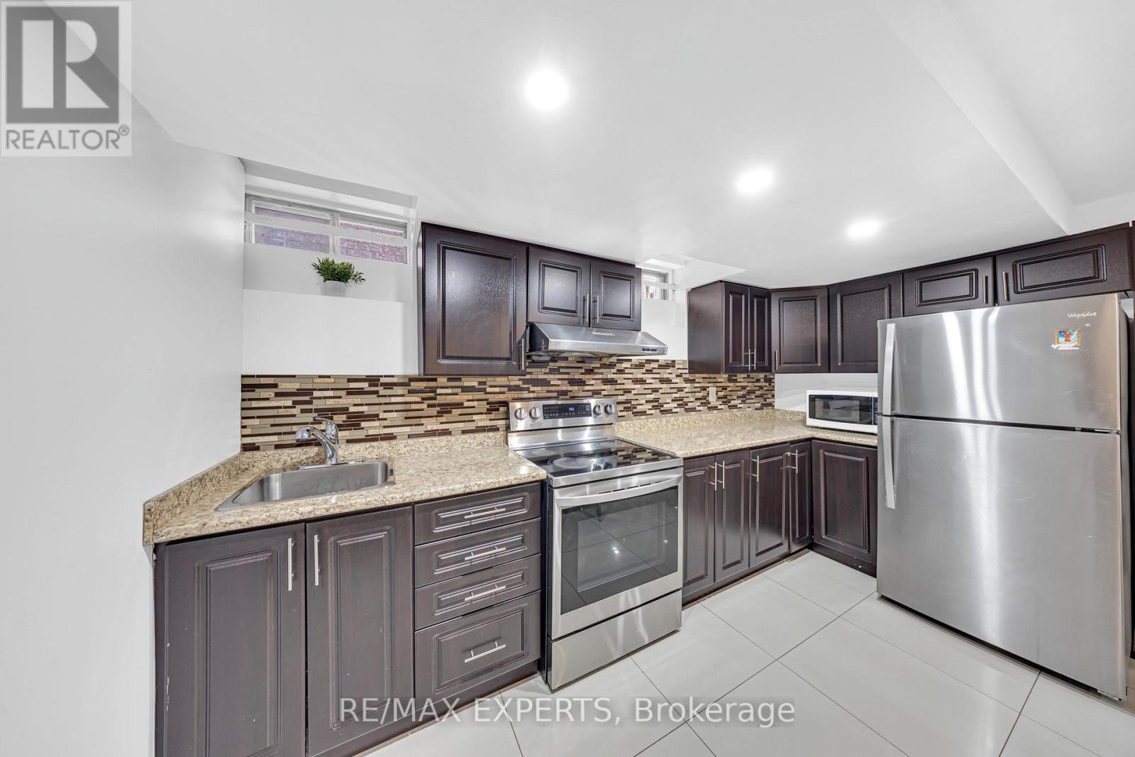 1103 Blueheron Boulevard, Mississauga, Ontario  L5V 2J7 - Photo 42 - W12458464